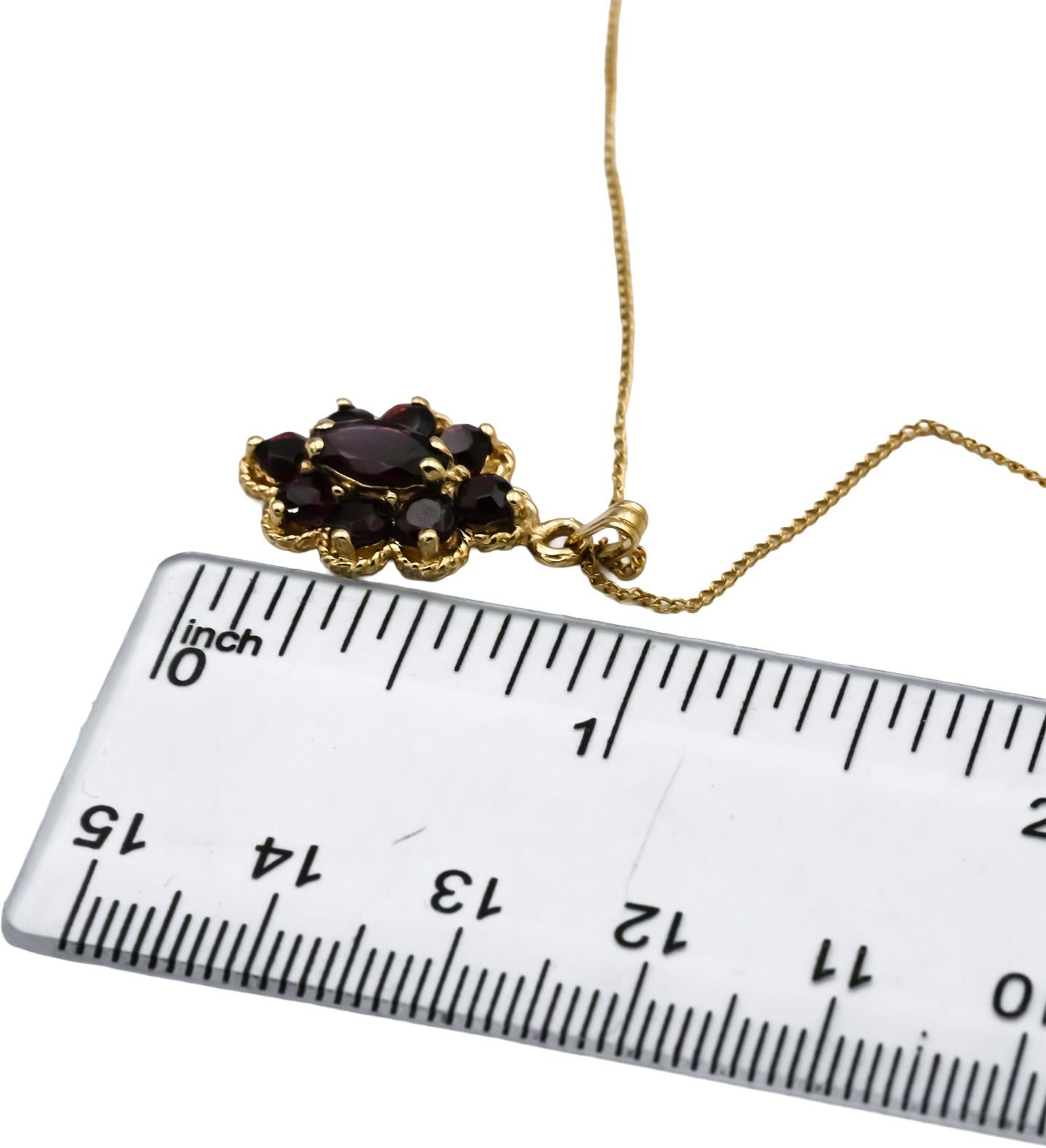 14k Yellow Gold Oval and Round Garnet Cluster Pendant Necklace 1.30CT