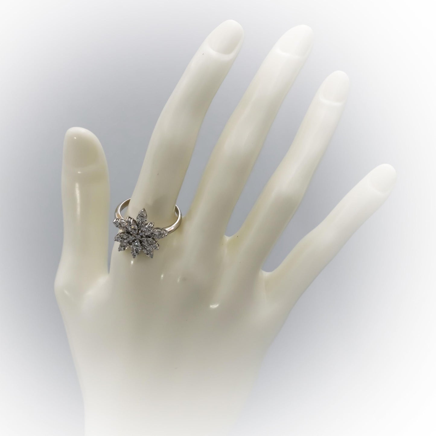 18k White Gold Round and Marquise Diamond Flower Ring 1.0CT Size 9.5