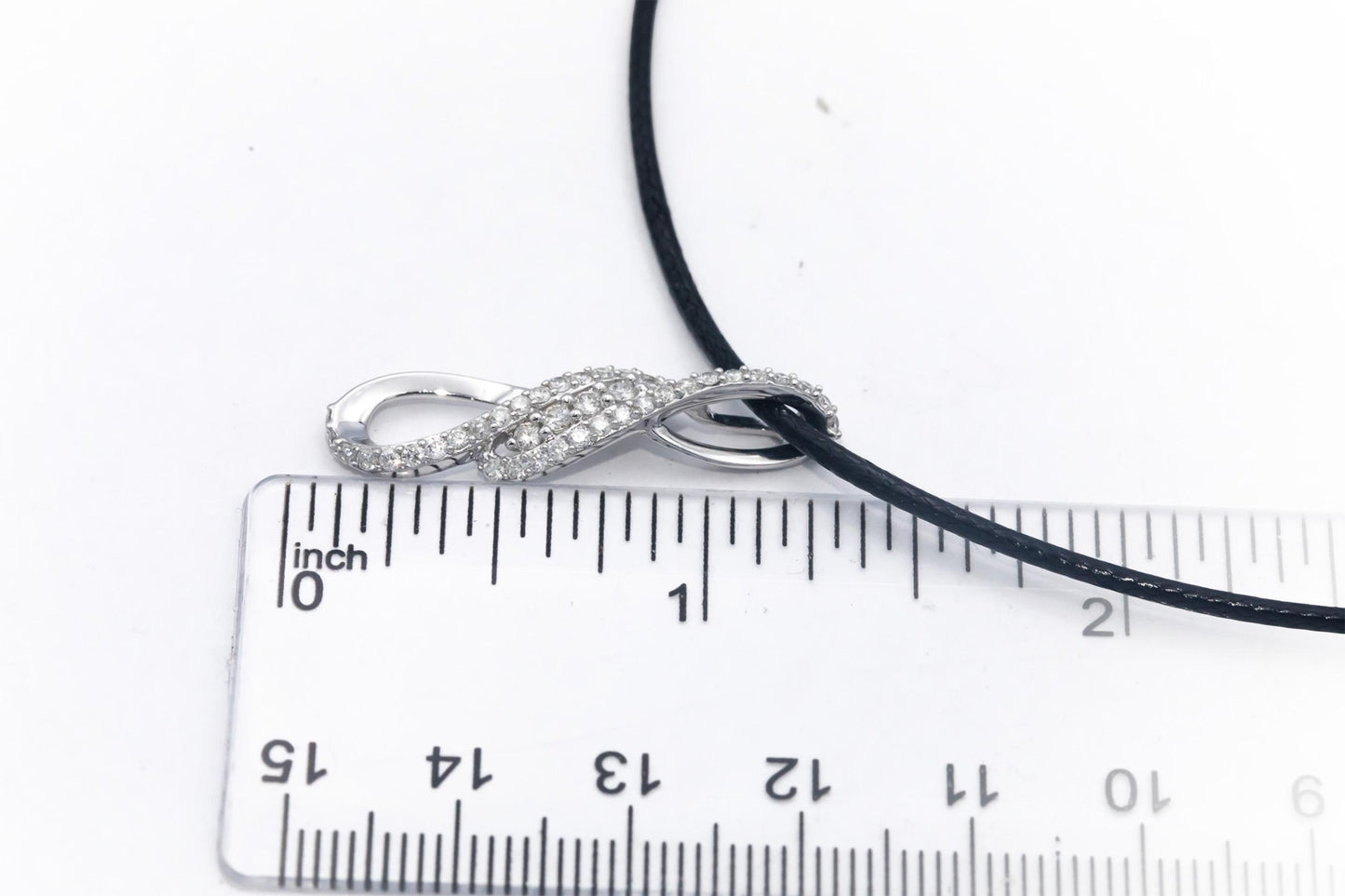 14k White Gold Round Cut Diamond Cluster Ribbon Pendant Necklace 0.50CT