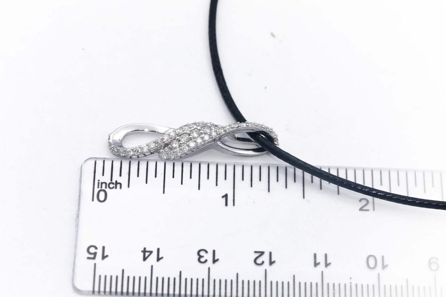 14k White Gold 0.50CT Round Cut Diamond Cluster Ribbon Pendant Necklace