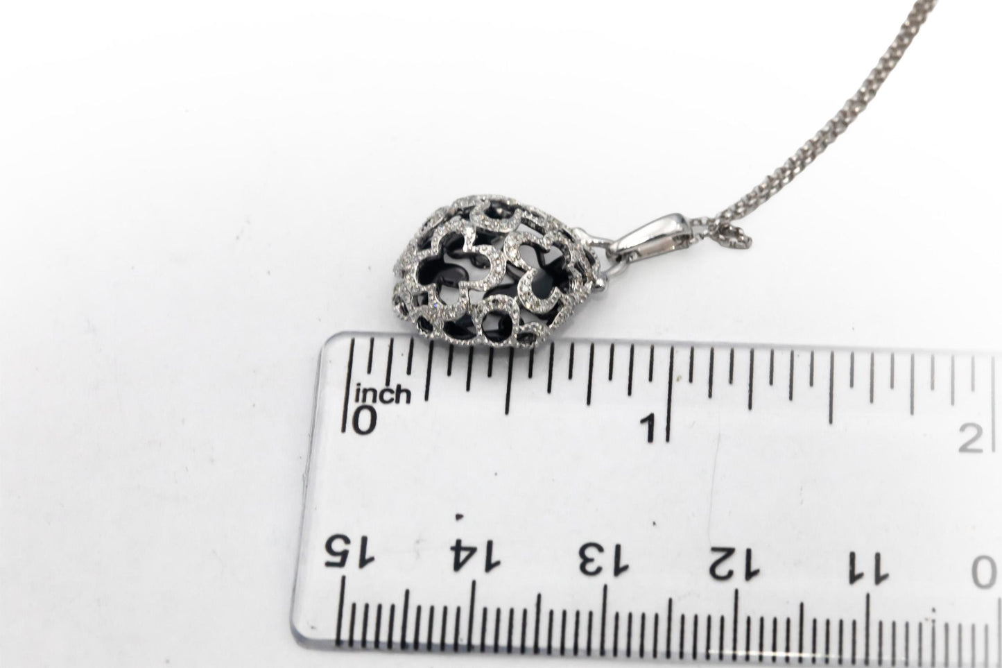 14k White Gold Round Diamond Openwork Pendant Necklace 0.25CT