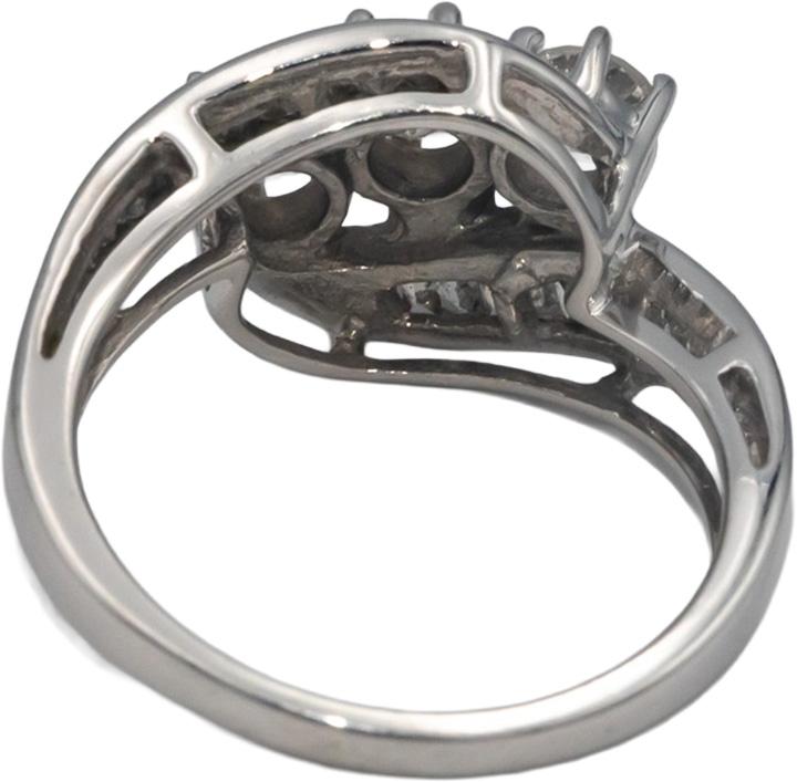 14k White Gold 1.25CT Round and Baguette Cut Diamond Ring Size 7.25