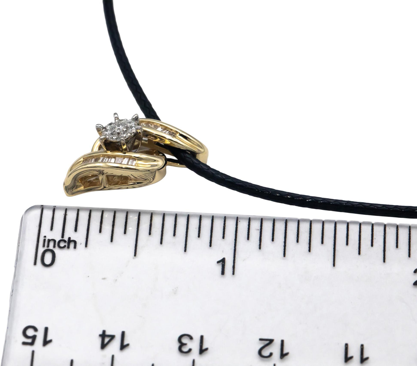 10k Yellow Gold Round and Baguette Cut Diamond Pendant Necklace 0.25CT