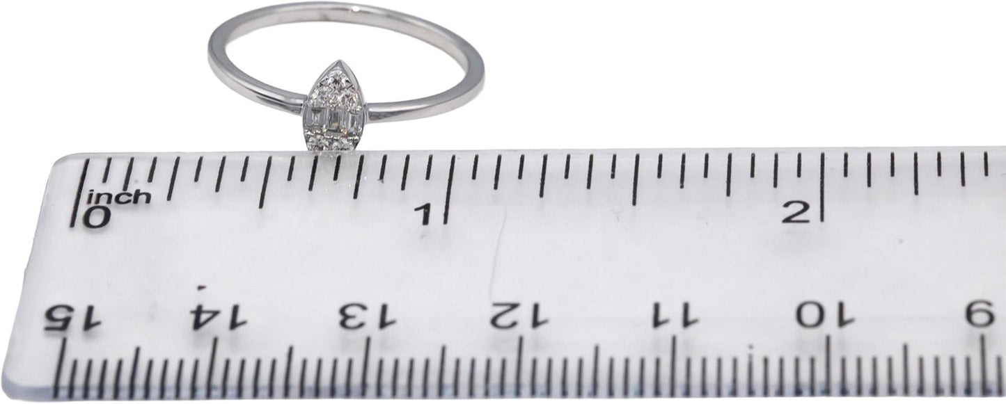 18k White Gold VS Round and Baguette Cut Diamond Ring 0.10CT Size 7