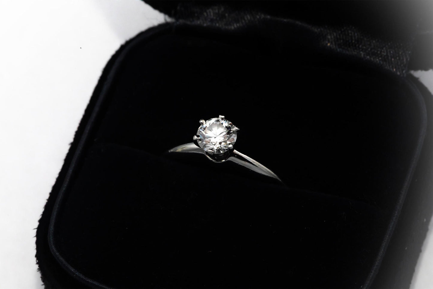 $8800 TIFFANY & CO. Platinum .63CT Round Diamond Engagement Ring w/ Box Papers