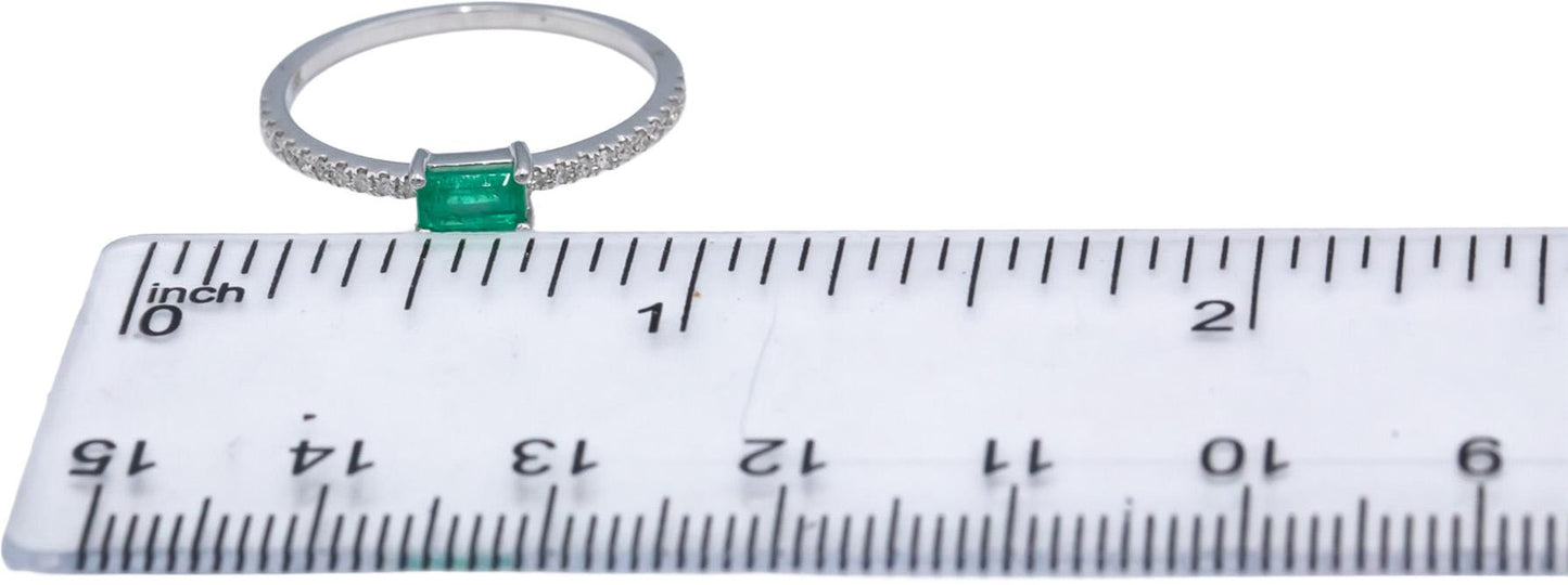 18k White Gold Emerald & VS Diamond Band Ring 0.33CT Size 7.25