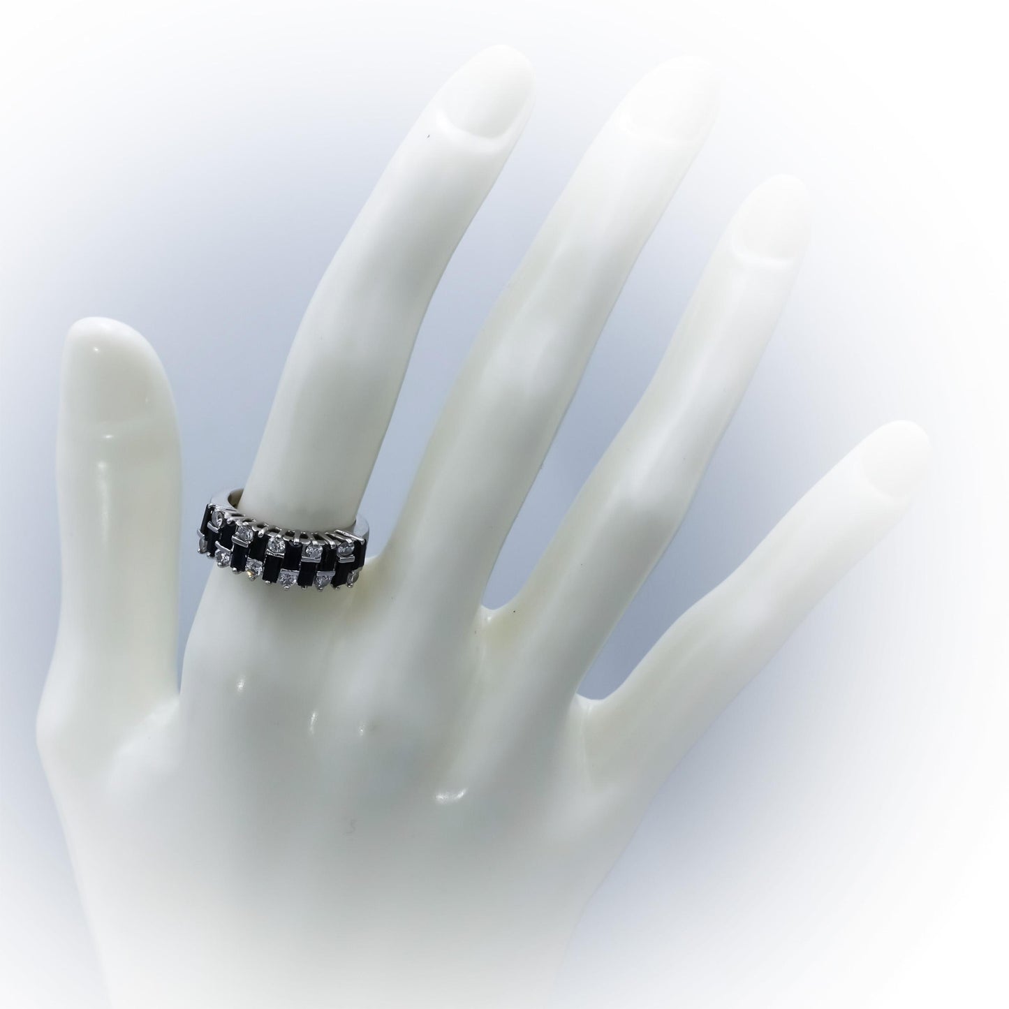 18k White Gold Round Diamond and Baguette Cut Sapphire Ring 1.50CT Size 5.5