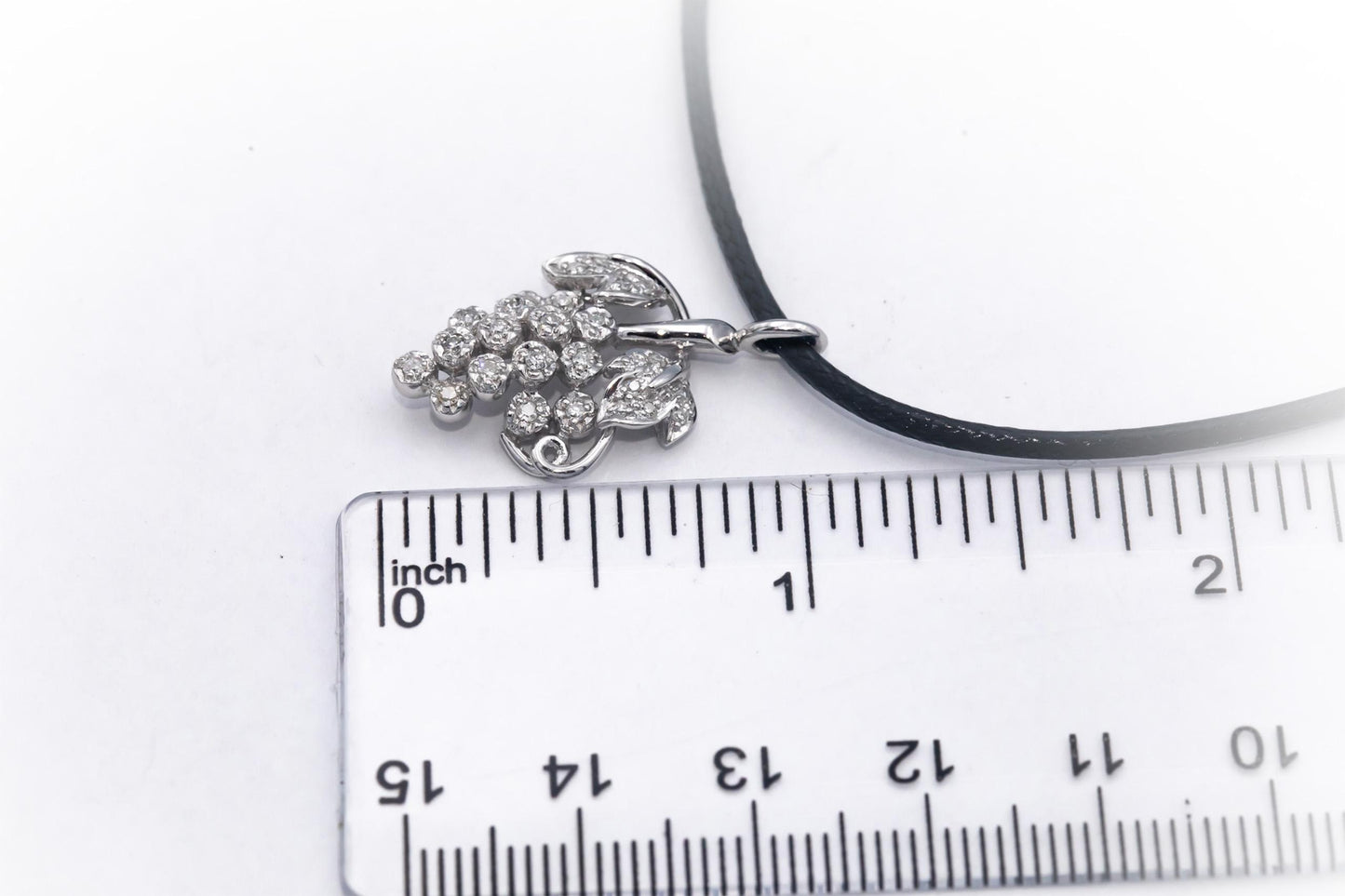 14k White Gold VS Single Cut Diamond Floral Pendant Necklace 0.20CT