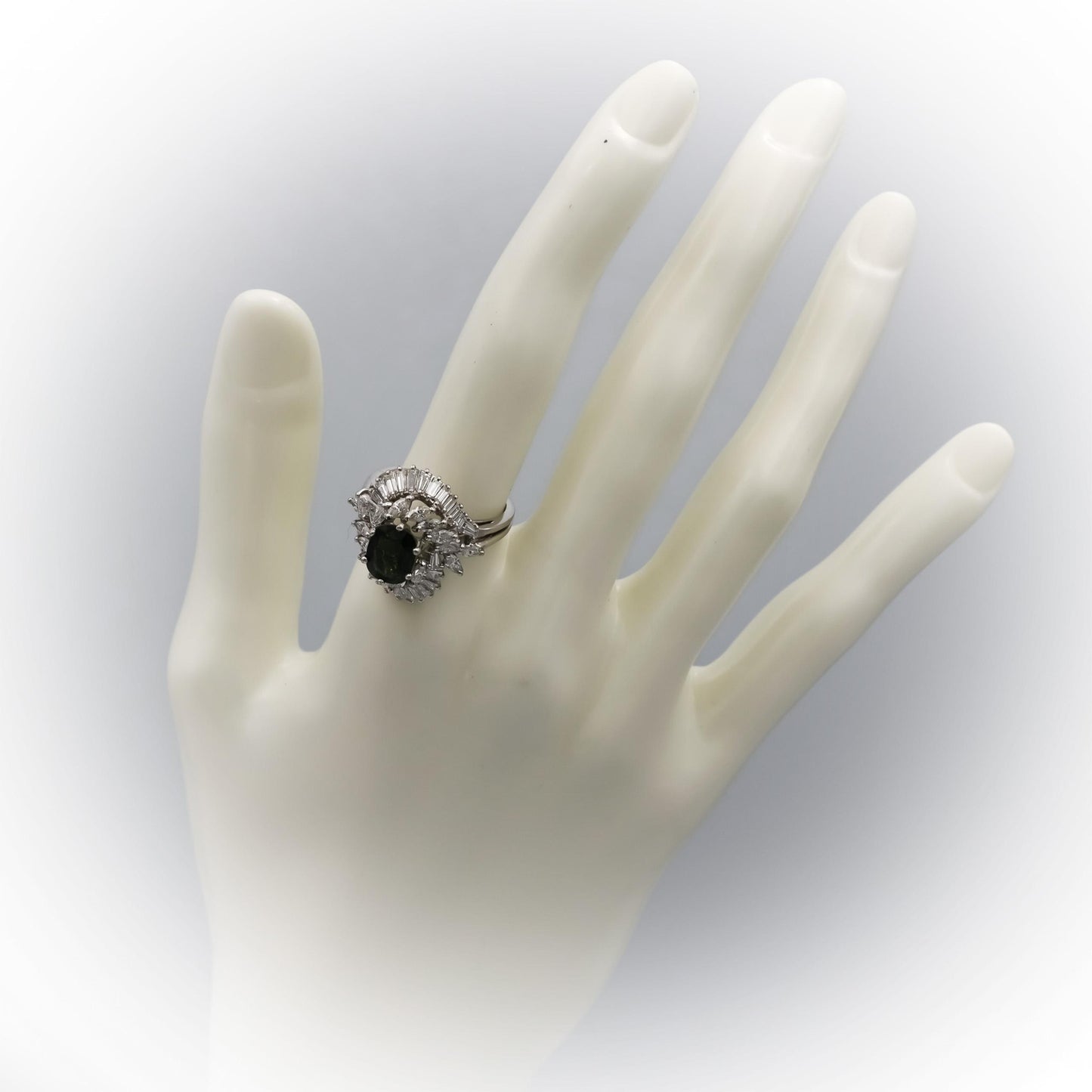 18k White Gold VS Diamond and Green Sapphire Cocktail Ring 3.0CT Size 7.5