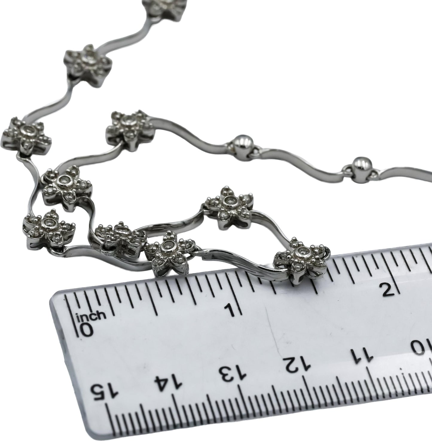 14k White Gold Round Diamond Flower Wavy Link Necklace 1.0CT