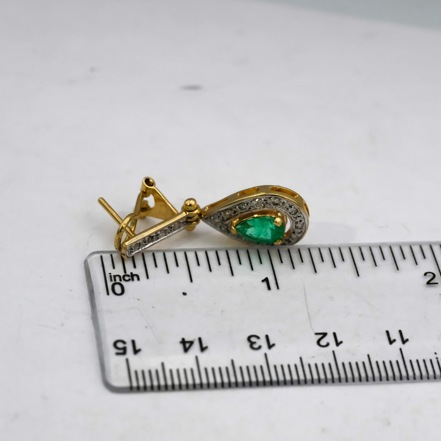 18k Yellow Gold Diamond and Emerald Dangle Earrings 1.33CT