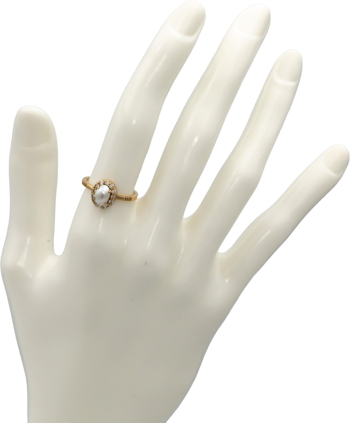 18k Yellow Gold Round Diamond and Mabe Pearl Halo Ring 0.23CT Size 6