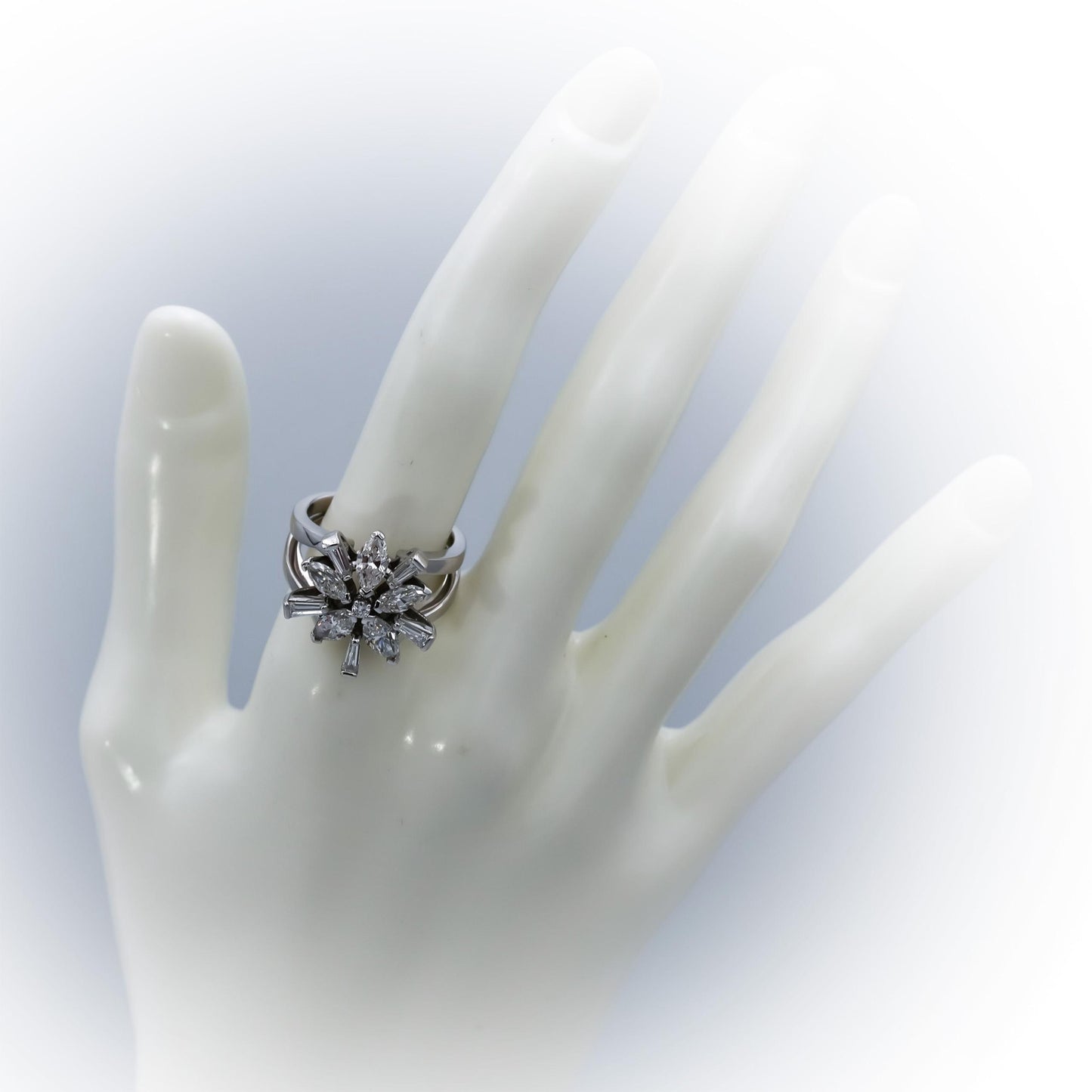 18k White Gold VS Diamond Flower Ring 1.80 - 2.0CT Size 7.75