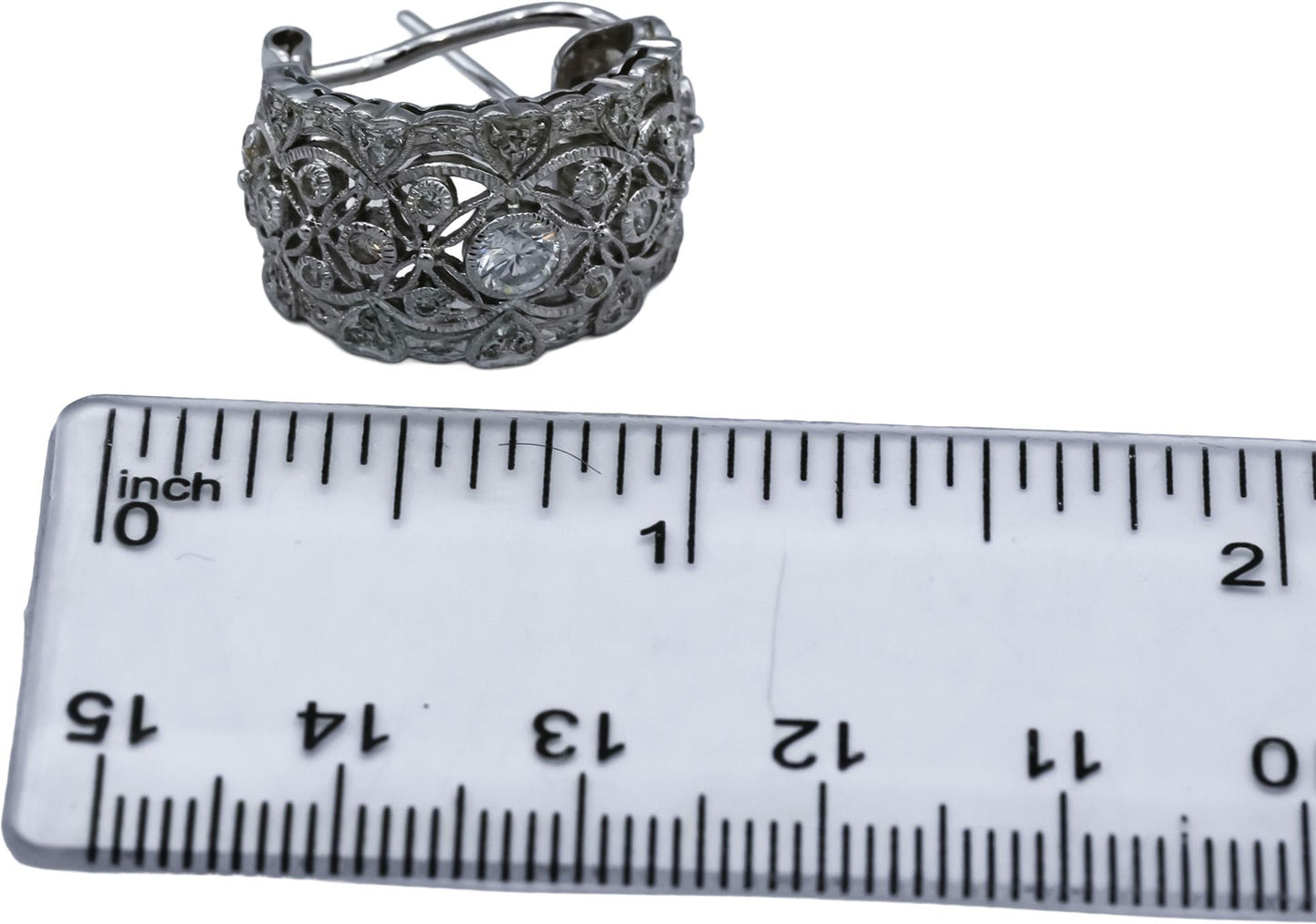 18k White Gold VS Round Diamond Floral Curved Earrings 1.14CT