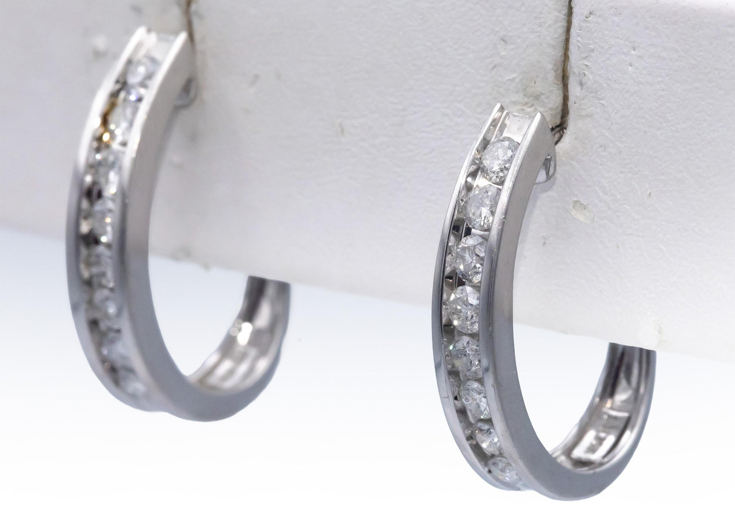 14k White Gold 0.70CT Round Cut Diamond Curved Earrings
