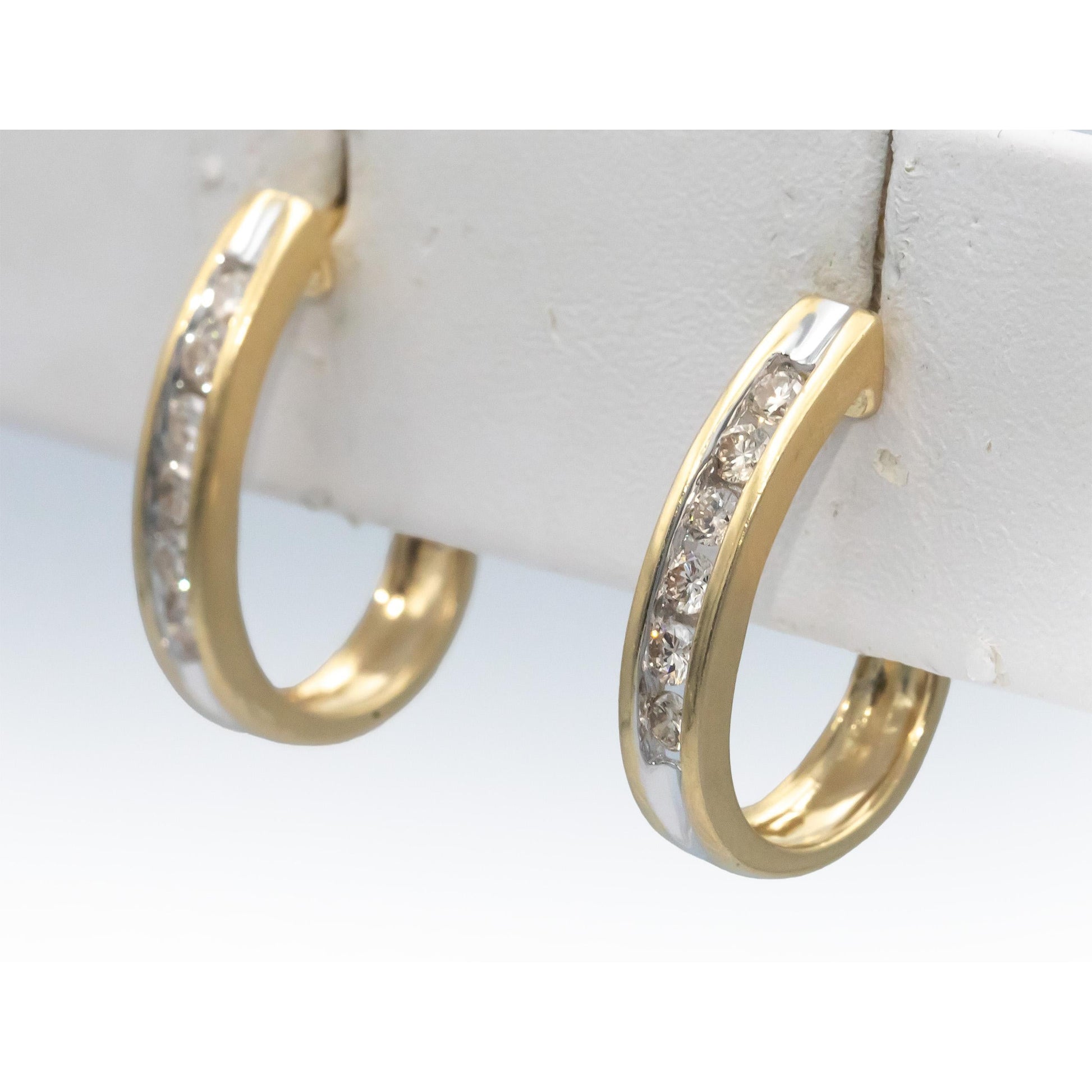 14k Yellow Gold 0.50CT VS Round Cut Diamond Hoop Curved Earrings