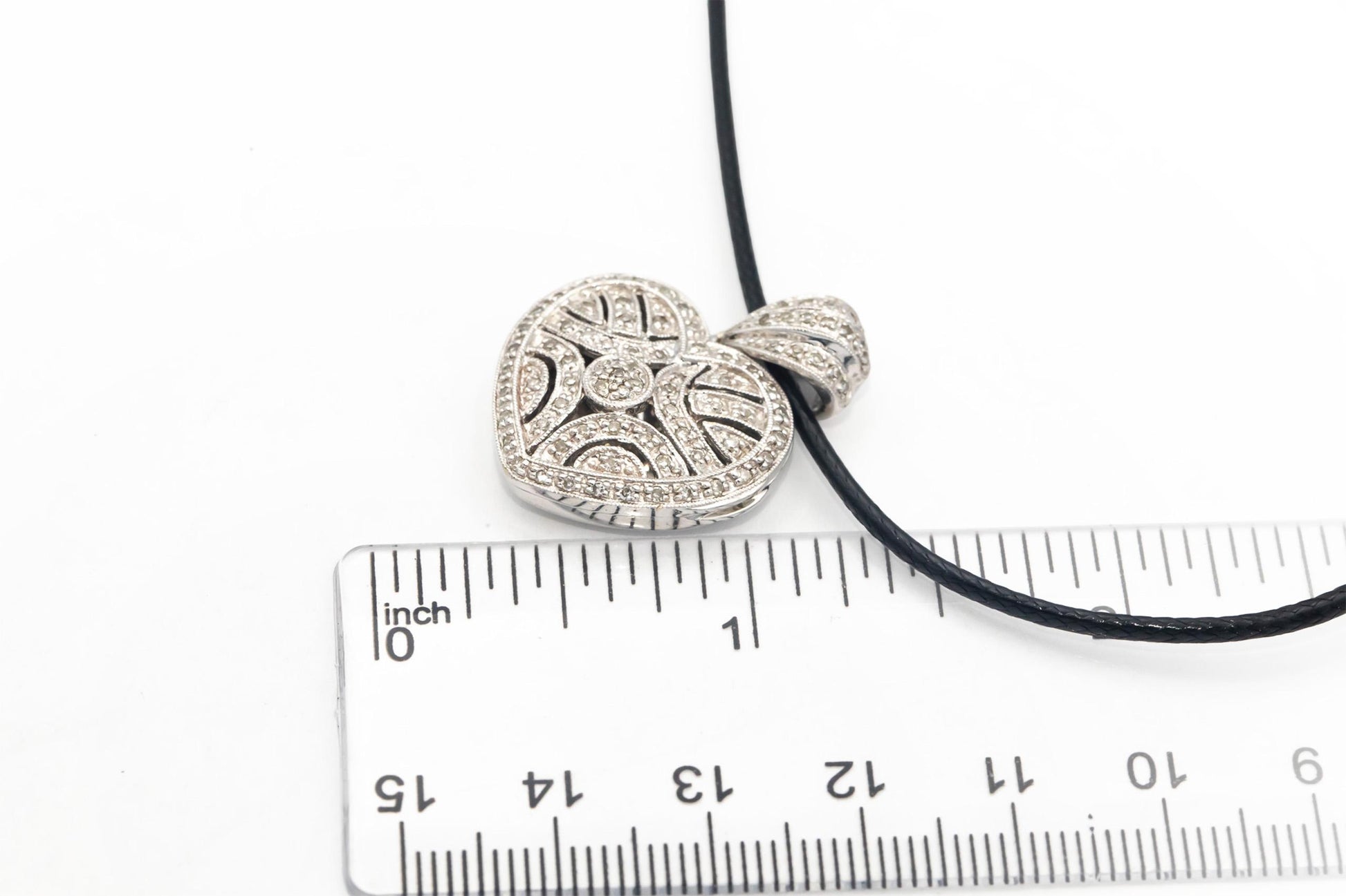 14k White Gold 0.50CT Round Cut Diamond Heart Locket Pendant Necklace