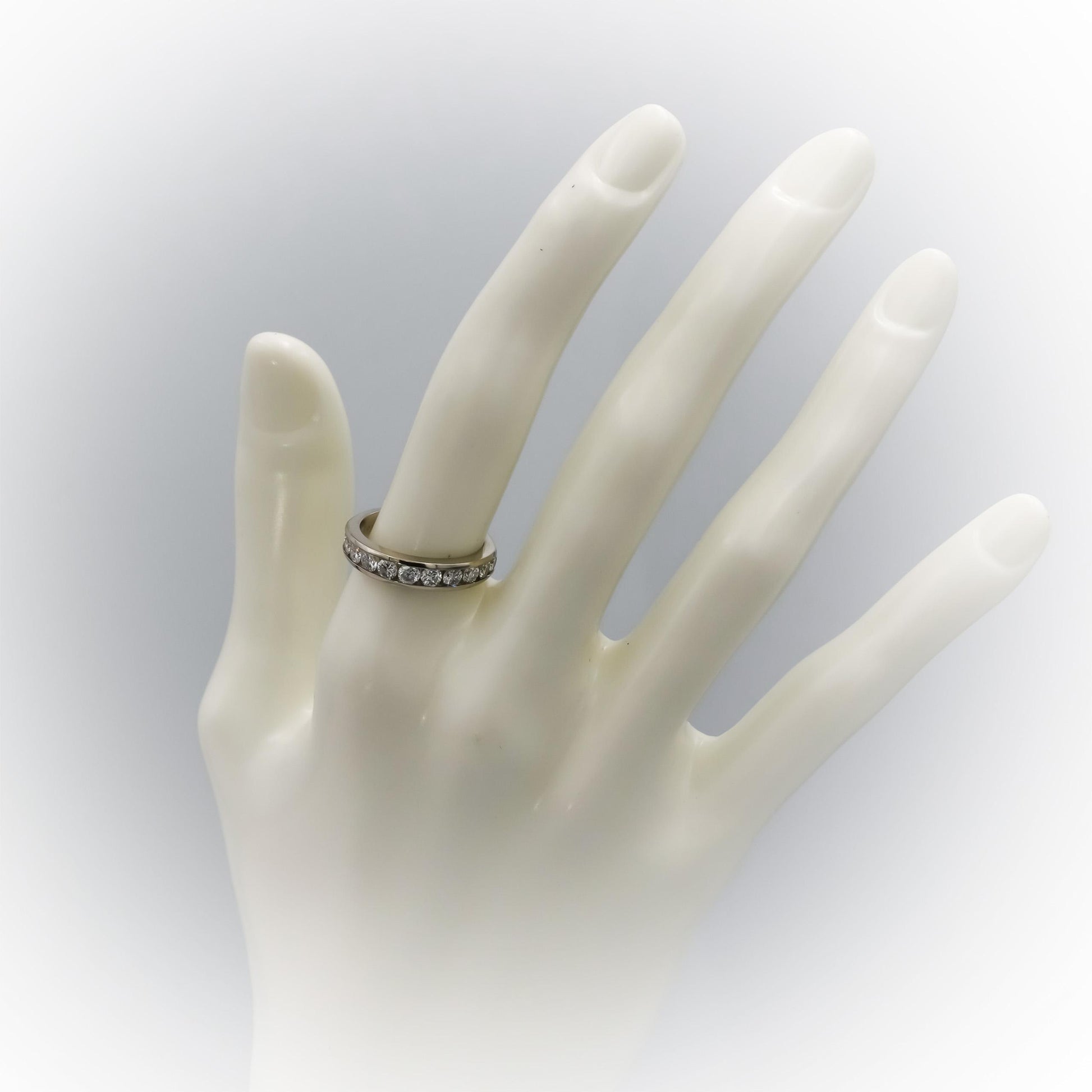 14k White Gold VS Round Channel Set Diamond Band Ring 1.0CT Size 6