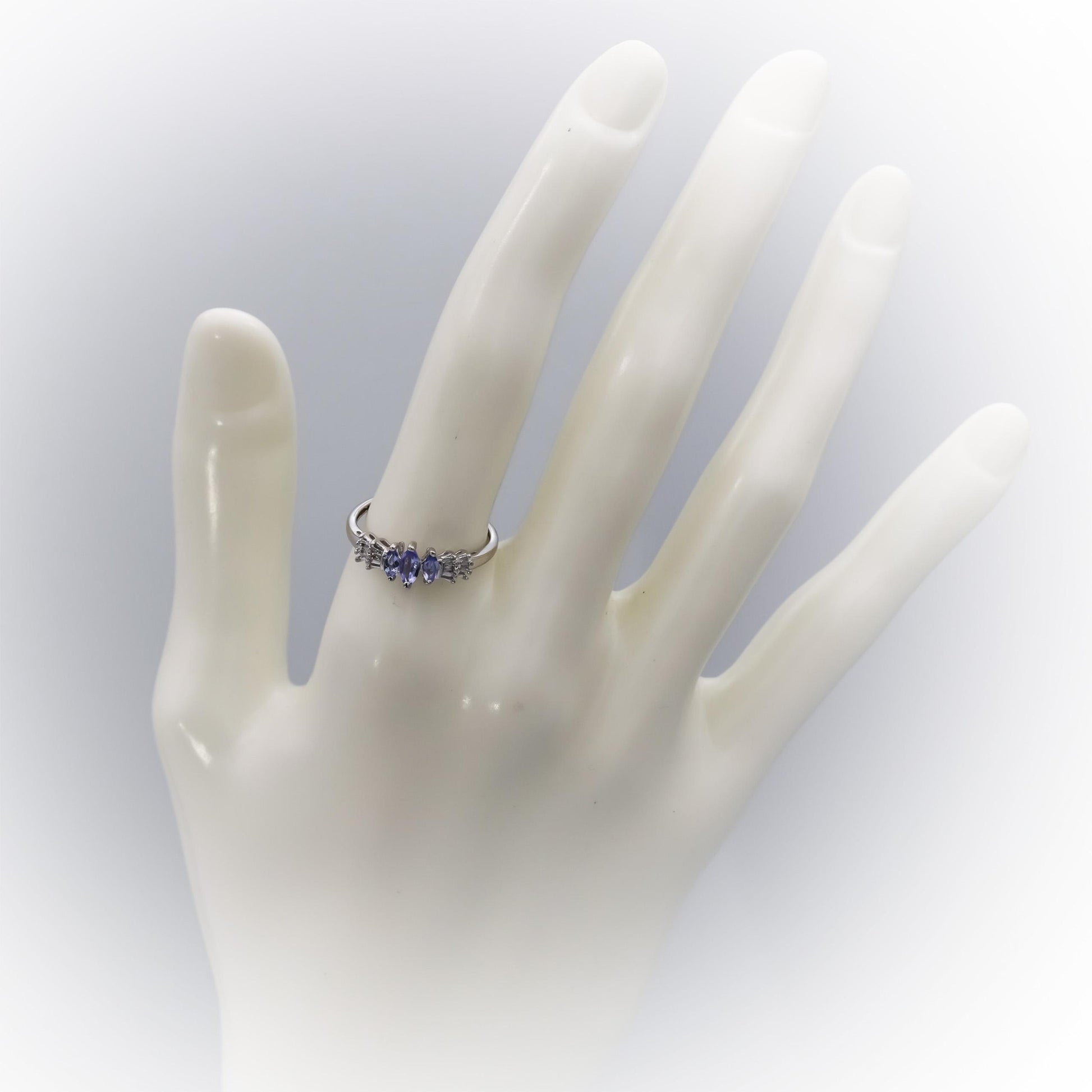 10k White Gold Marquise Tanzanite Ring 0.25CT Size 7 w/ Diamond Accents