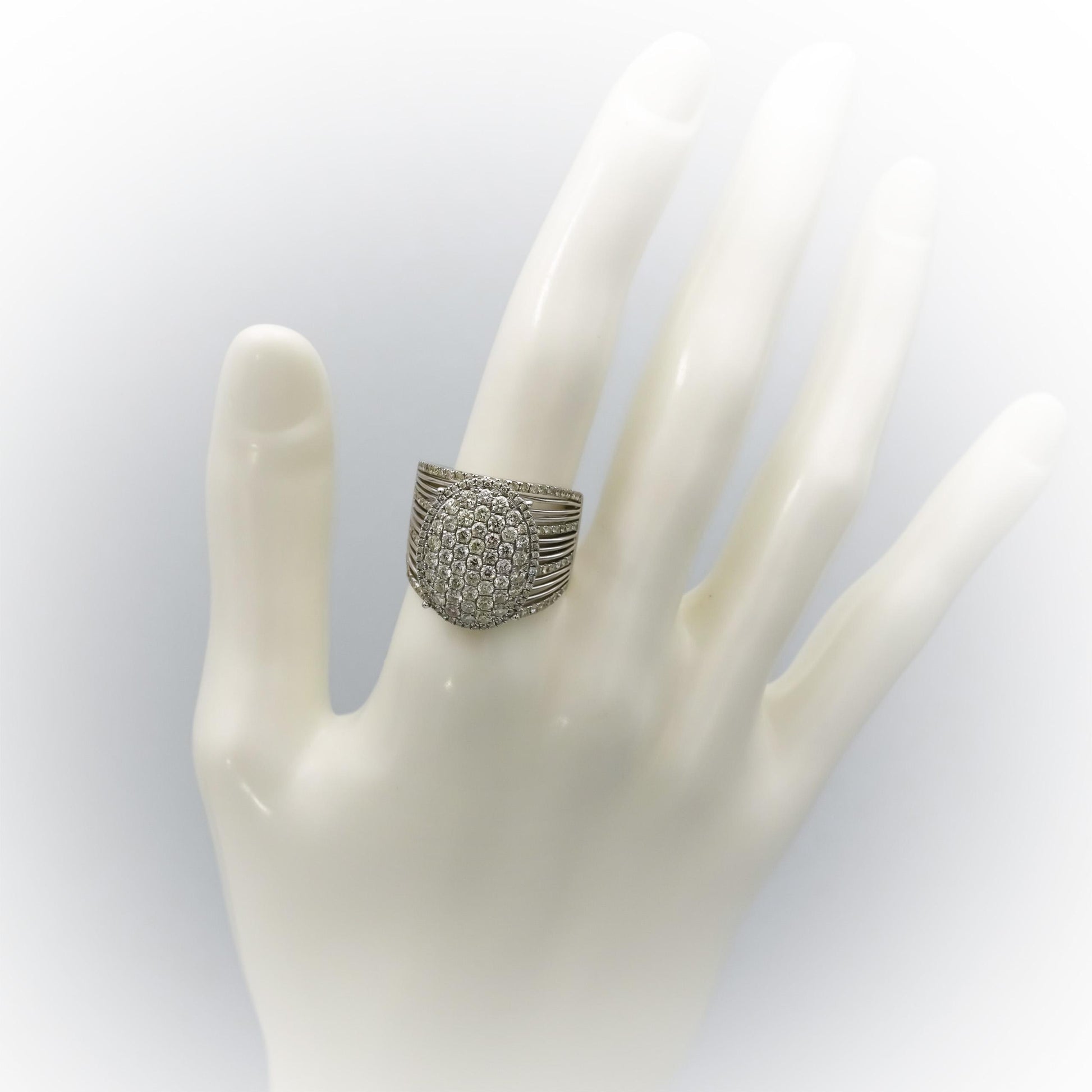 18k White Gold Round Diamond Pave Set Cluster Cocktail Ring 2.50CT Size 7.5