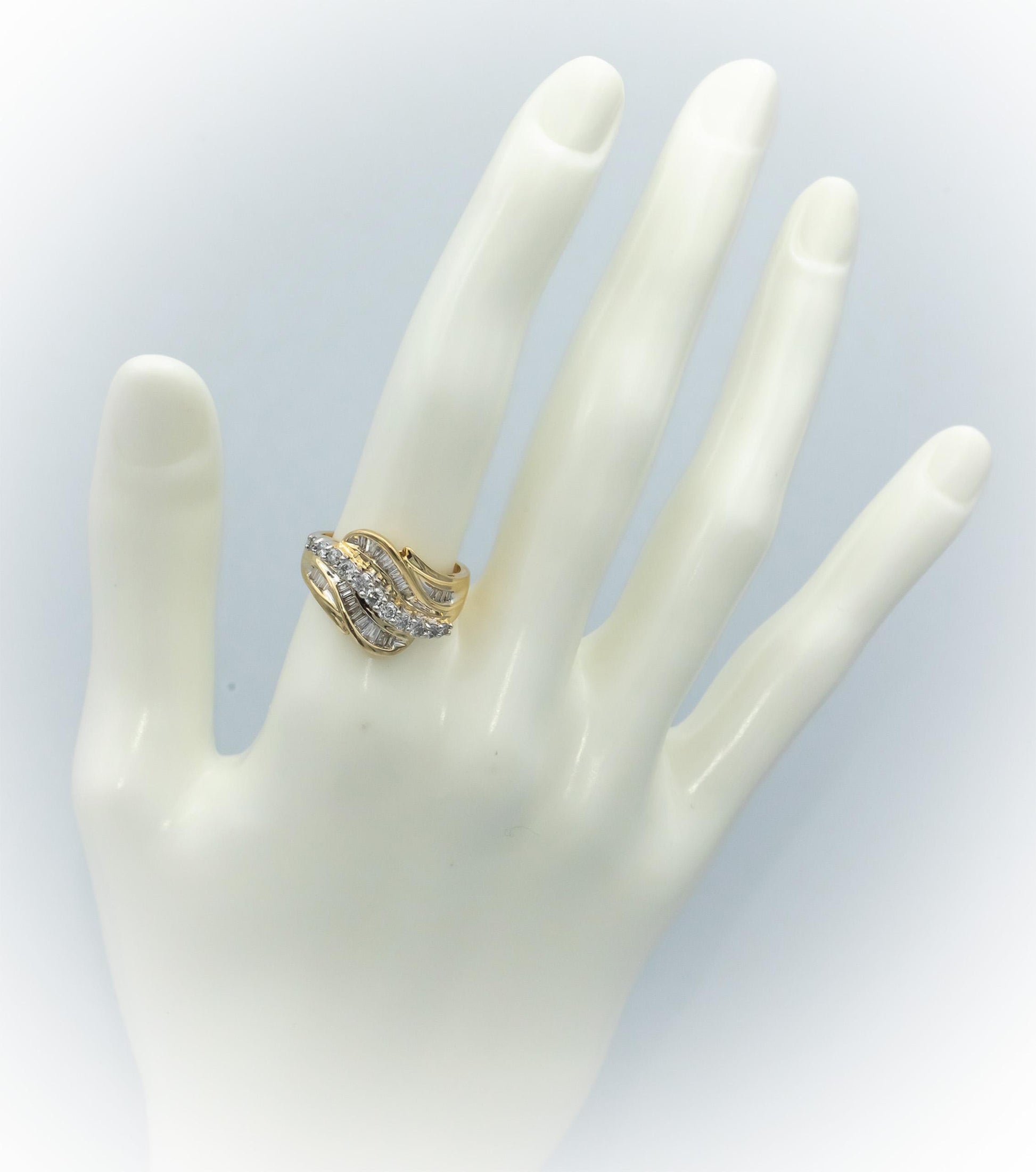 14k Yellow Gold Round & Baguette Cut Diamond Cocktail Ring 0.75CT Size 7