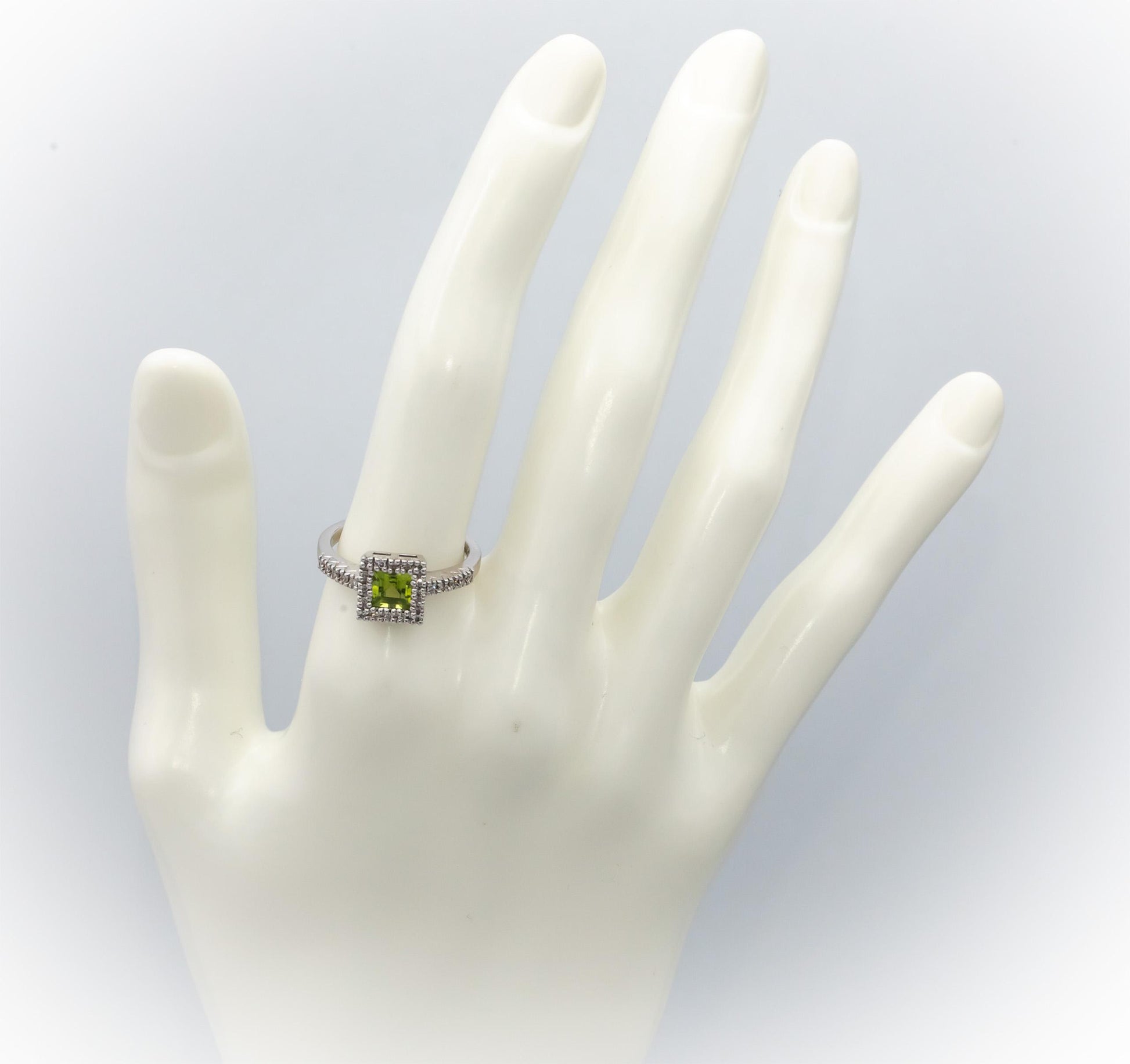 GABRIEL & CO. 14k White Gold Peridot and Diamond Cocktail Ring 0.90CT Size 7