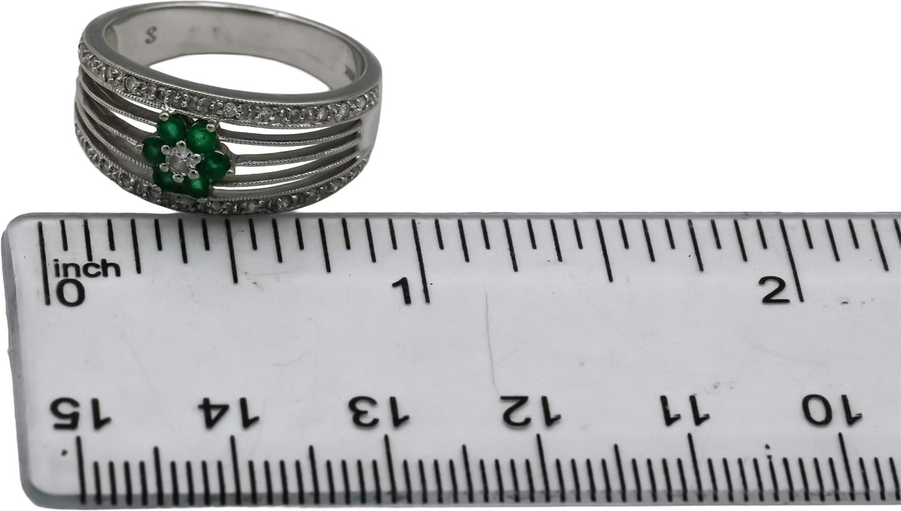 14k White Gold Round VS Diamond and Emerald Flower Band Ring 0.37CT Size 7.5