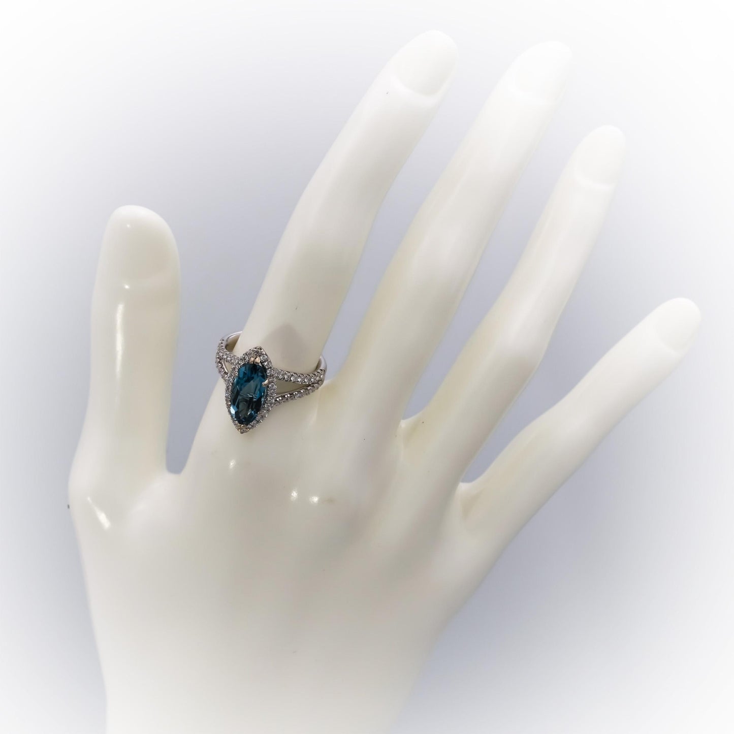 18k White Gold VS Round Diamond Marquise Topaz Cocktail Ring 4.09CT Size 6.5