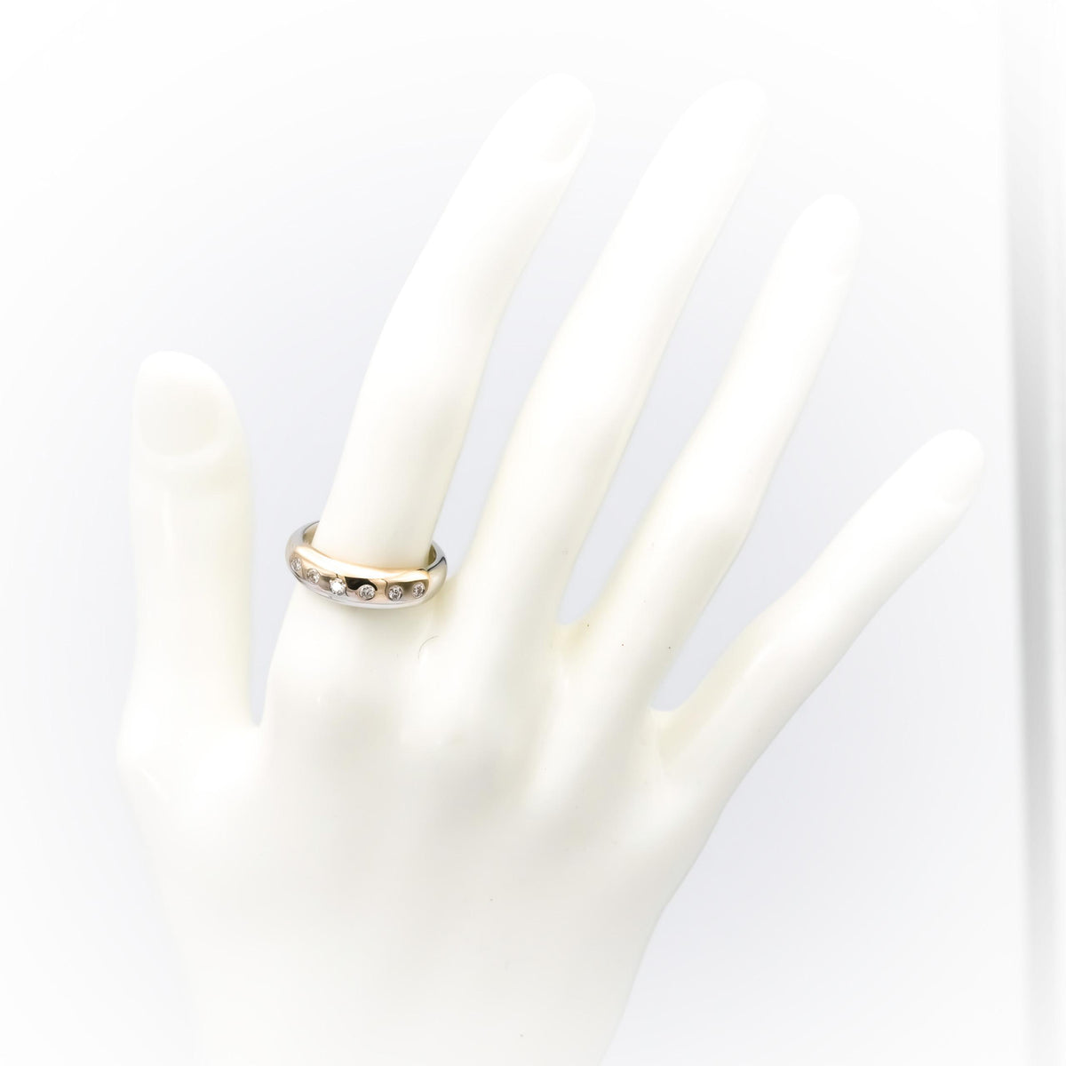 14k White and Yellow Gold VS Round Bezel Band Ring 0.15CT Size 6.75
