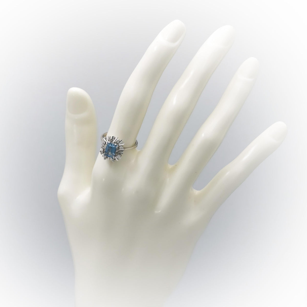 18k White Gold Diamond and Blue Topaz Cocktail Ring 1.10CT Size 5.75