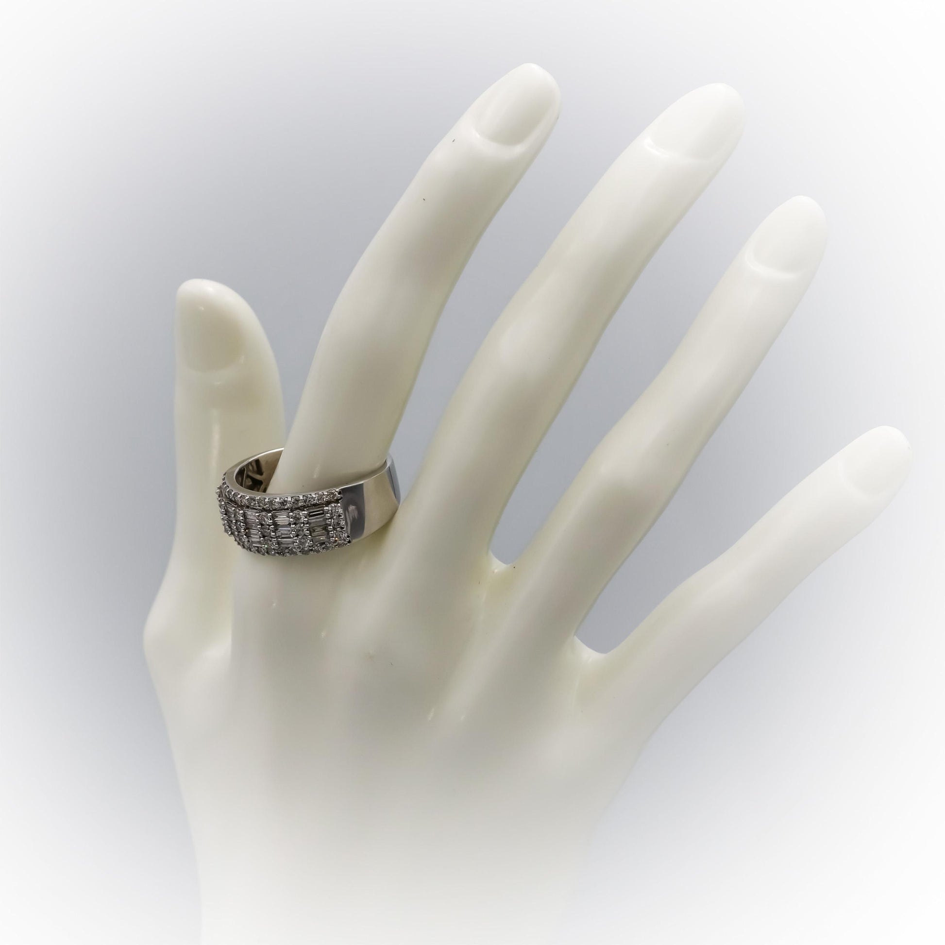 10k White Gold Round and Baguette Diamond Cluster Band Ring 1.64CT Size 11.75