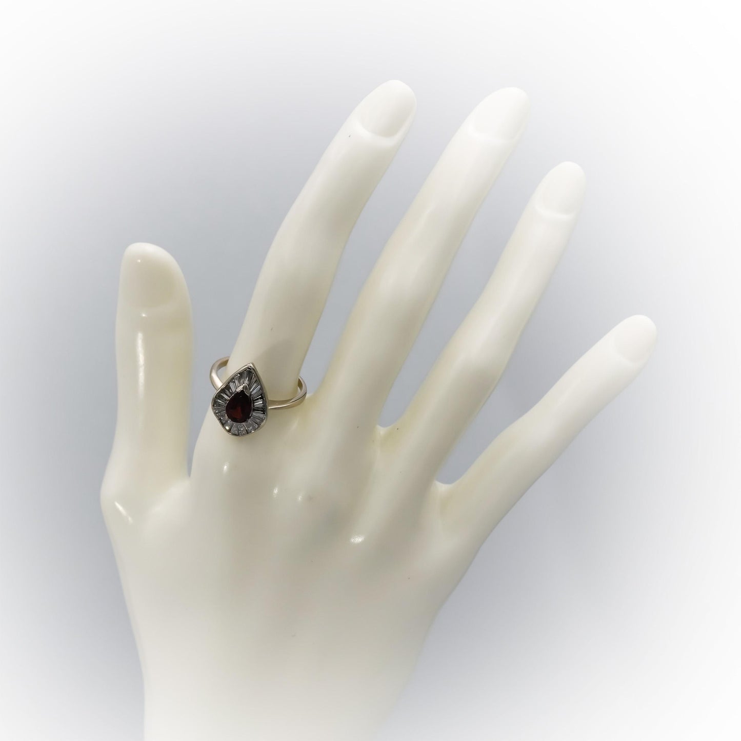 18k White Gold VS Diamond and Garnet Cocktail Ring 2.10CT Size 7.25