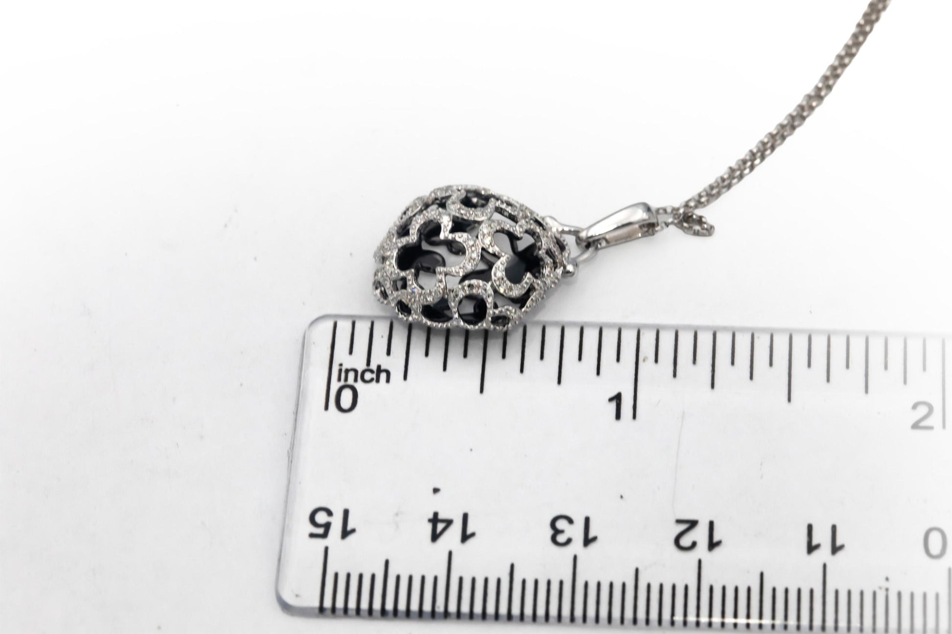 14k White Gold Round Diamond Openwork Pendant Necklace 0.25CT