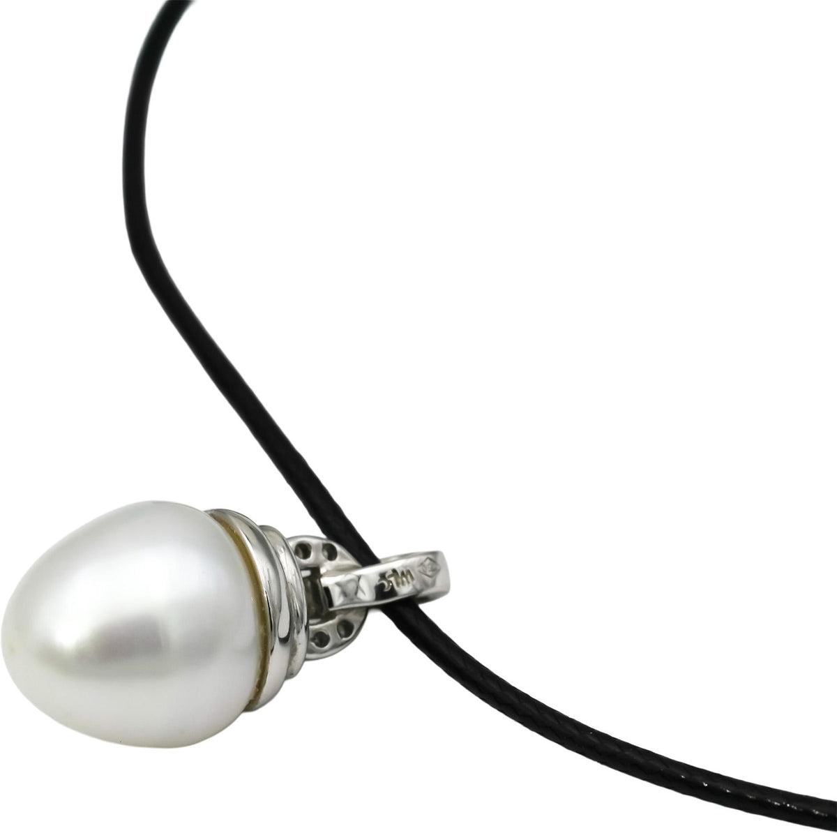 18k White Gold Diamond and 13.2mm Pearl Pendant Necklace 0.10
