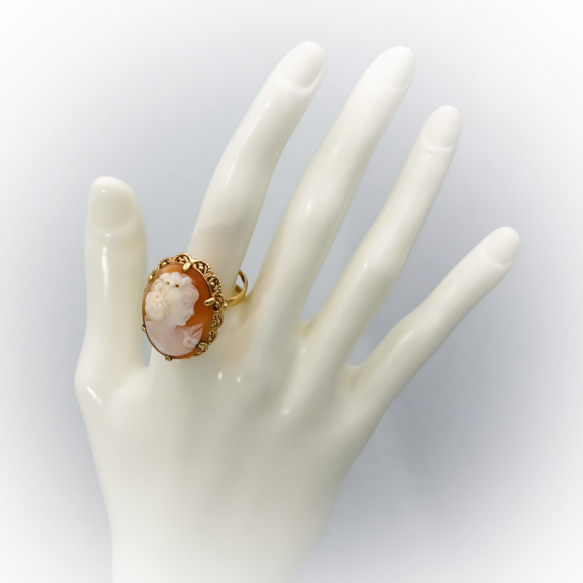 Vintage 14k Yellow Gold Carved Shell Carnelian Cameo Ring Size 9