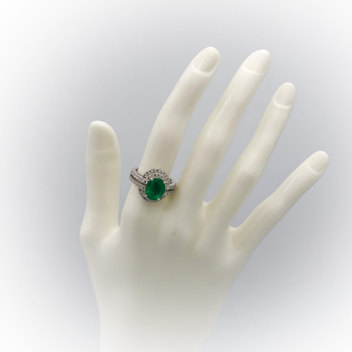 18k White Gold VS Diamond and Emerald Cluster Cocktail Ring 5.59CT Size 6.75