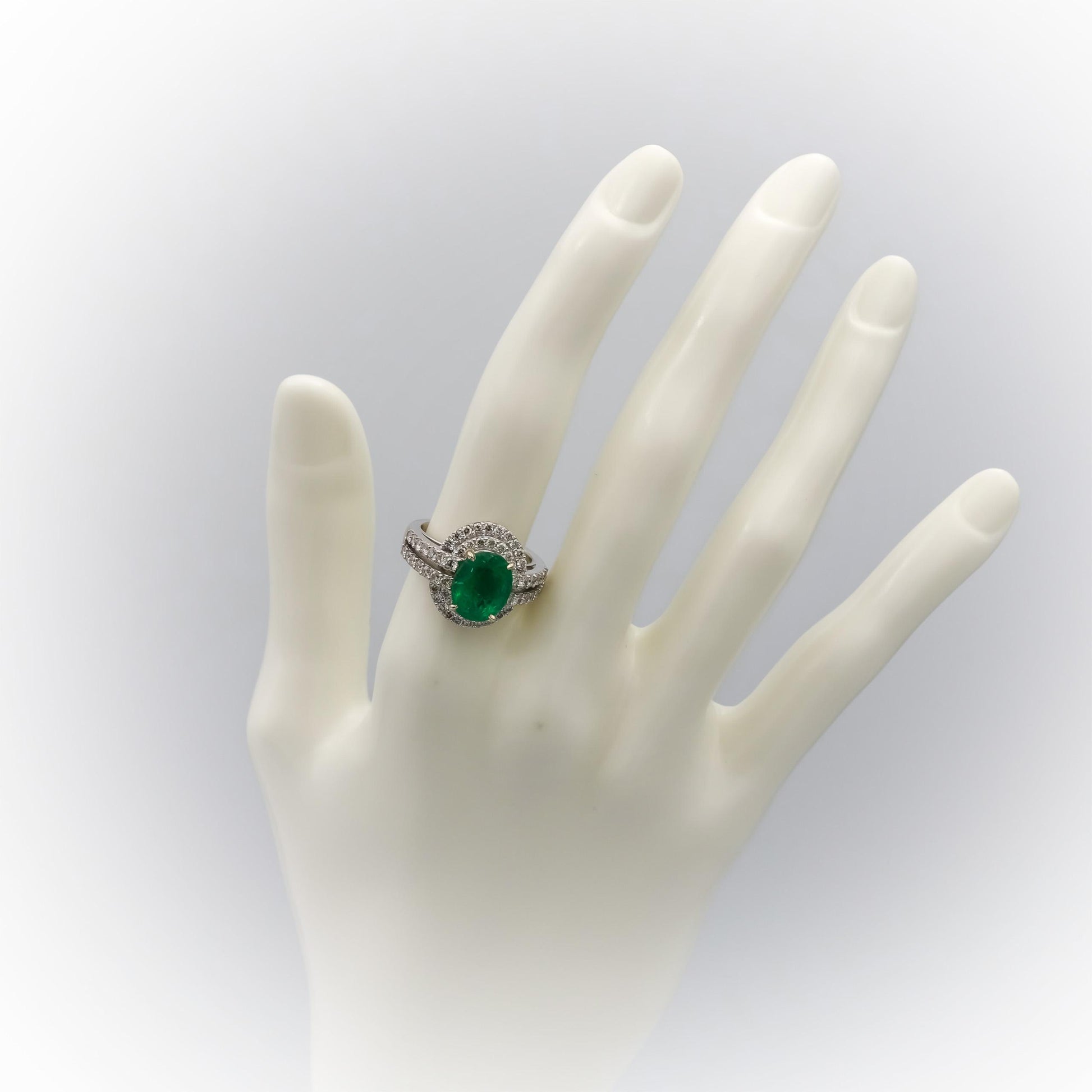 18k White Gold VS Diamond and Emerald Cluster Cocktail Ring 5.59CT Size 6.75