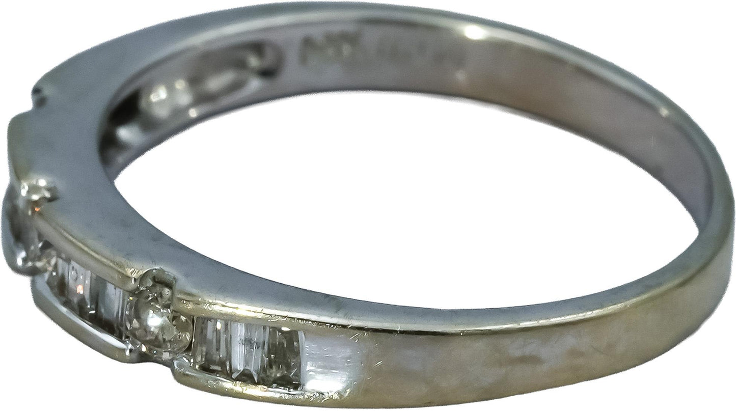 14k White Gold Baguette and Round Diamond Band Ring 0.25CT Size 8.25