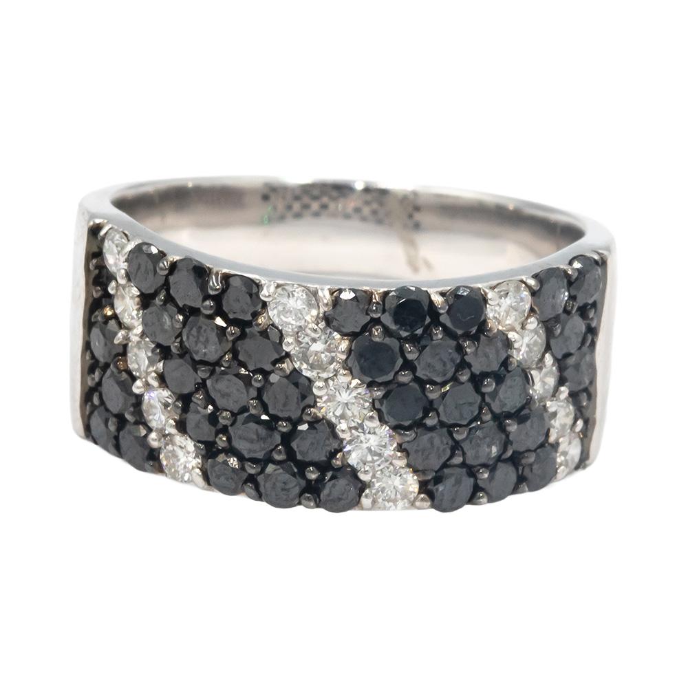 18k White Gold 1.60CT White and Black Diamond Cluster Band Ring Size 7