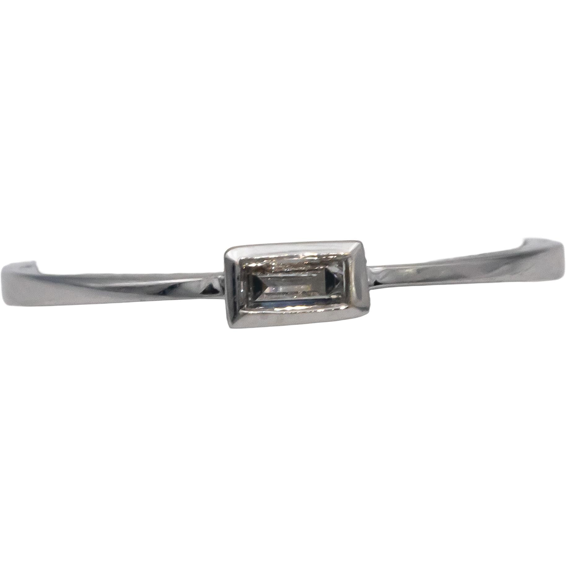 18k White Gold Emerald Cut Bezel Set Diamond Solitaire Band Ring 0.08CT Size 7