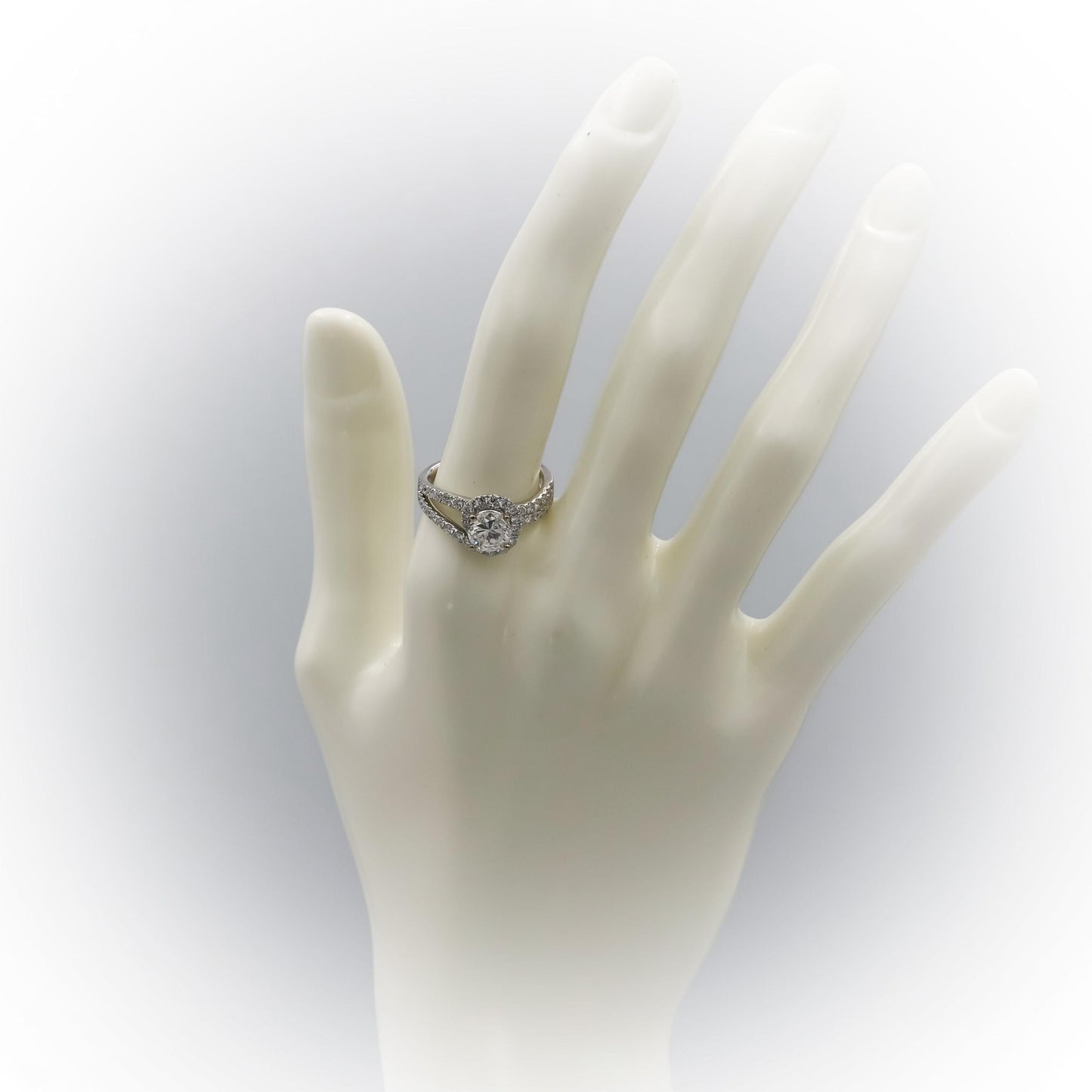 18k White Gold Round Diamond Engagement Ring 1.80CT w/ 1.05CT Center Size 6.75