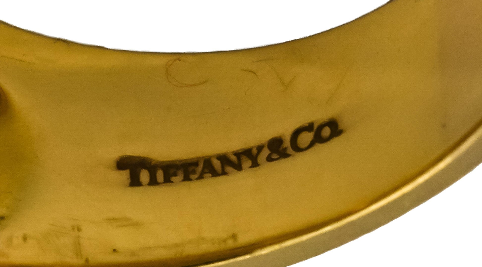 1998 TIFFANY & CO. 18k Yellow Gold Textured Fluted Dome Band Ring Size 5