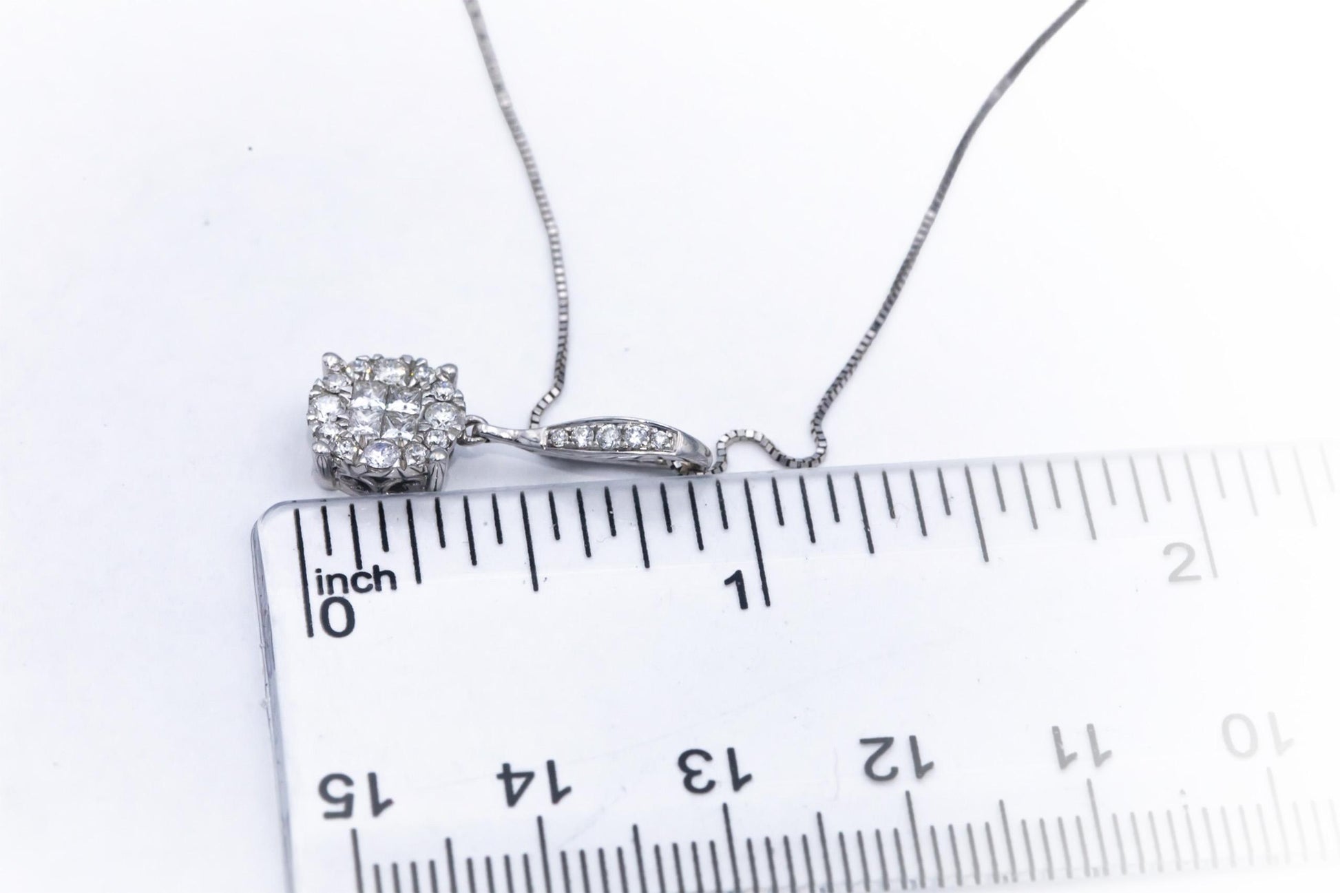18k White Gold VS Princess and Round Cut Diamond Cluster Pendant Necklace 0.50CT
