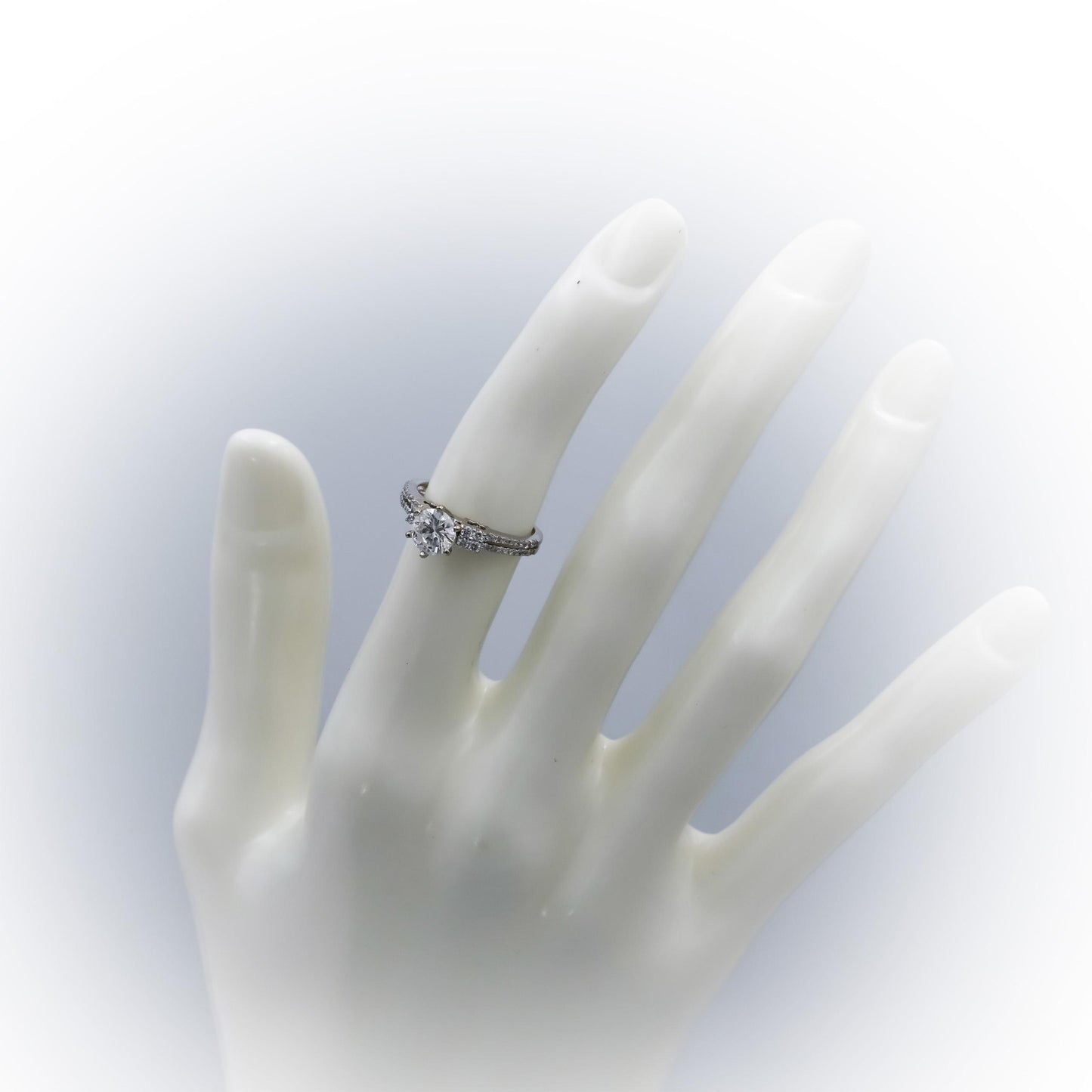 18k White Gold Round Diamond Engagement Ring 1.05CT w/ 0.80CT Center Size 5.5