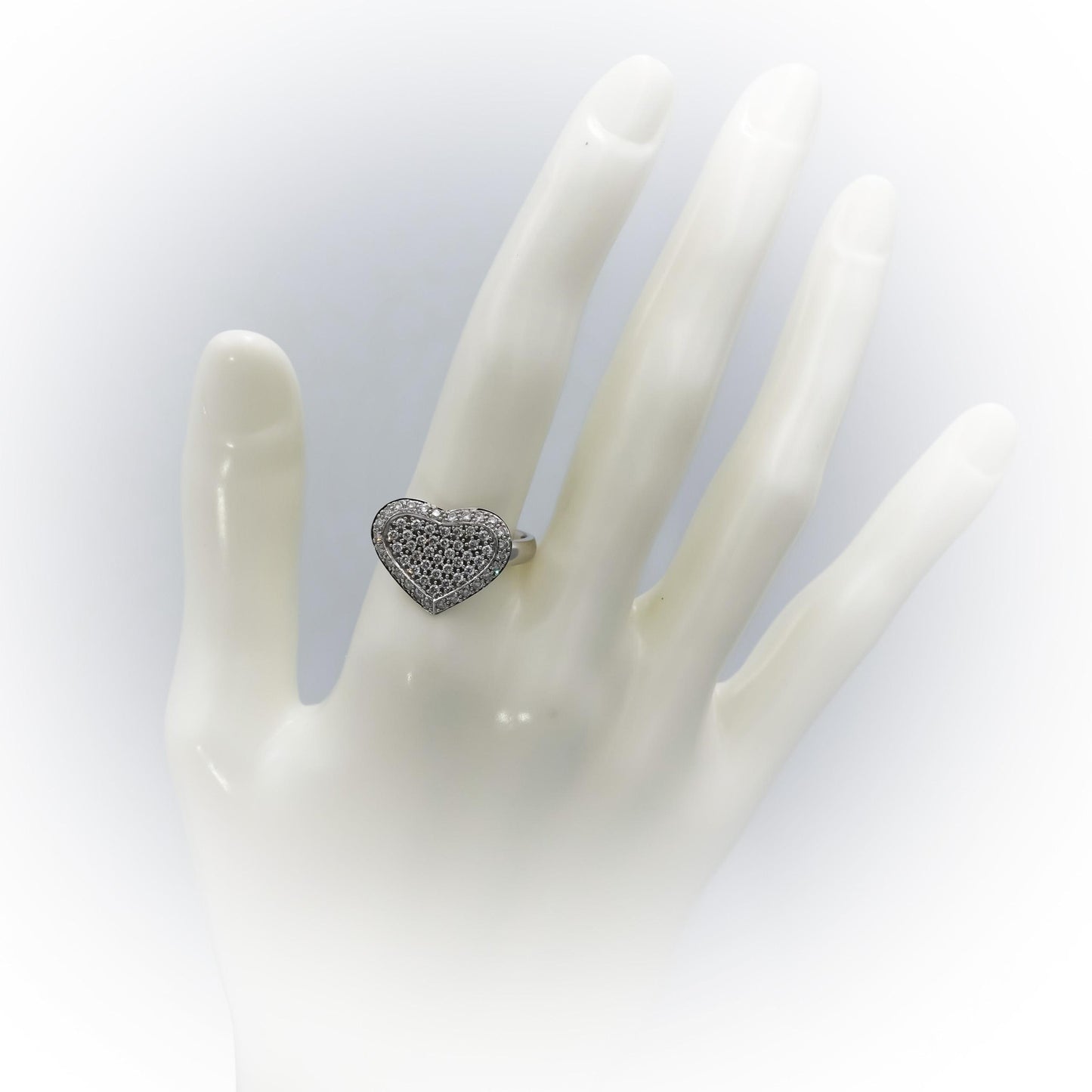 18k White Gold Round Diamond Cluster Heart Ring 1.0CT Size 8.25