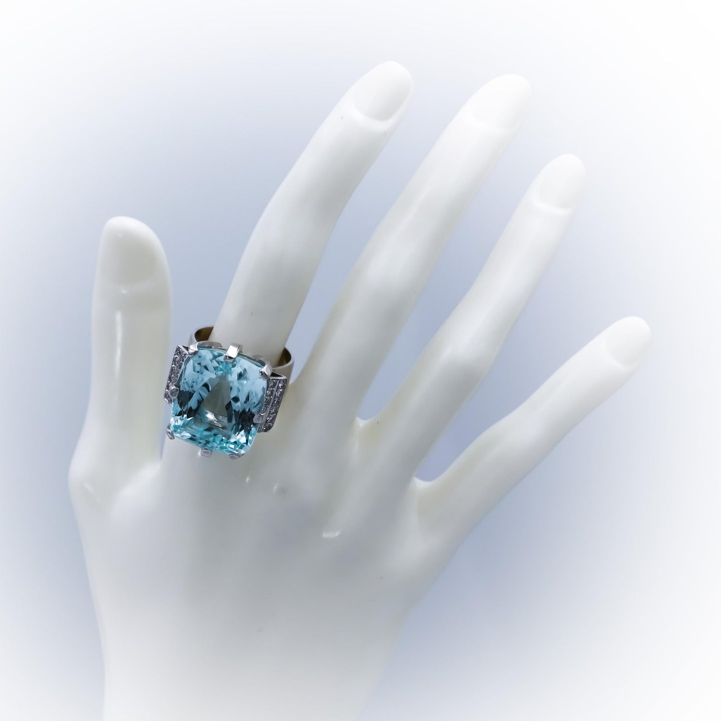 Retro Antique 12-14k White Gold Diamond and Aquamarine Ring 35.52CT Size 9