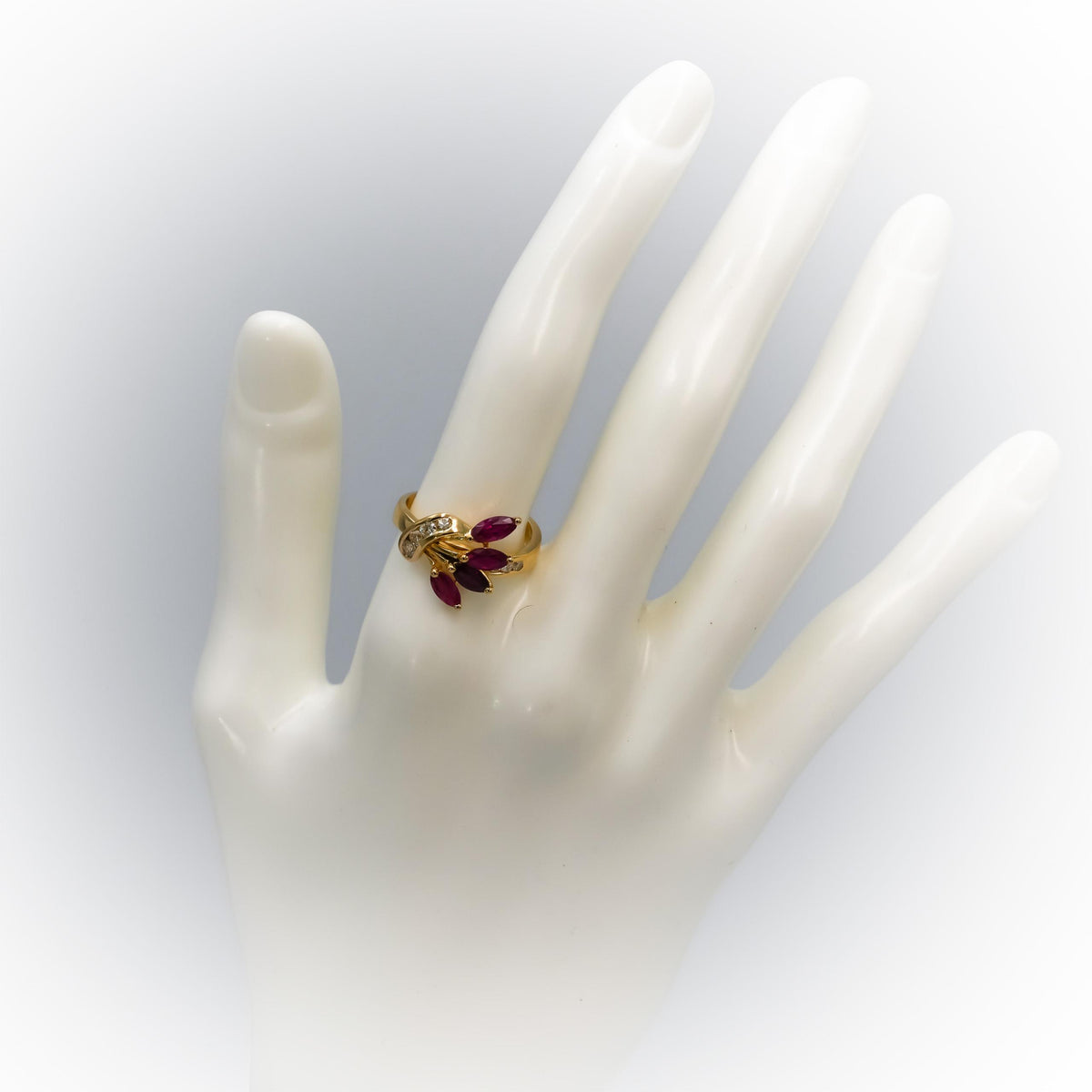 18k Yellow Gold Diamond and Ruby Floral Ring 1.25CT Size 6.75