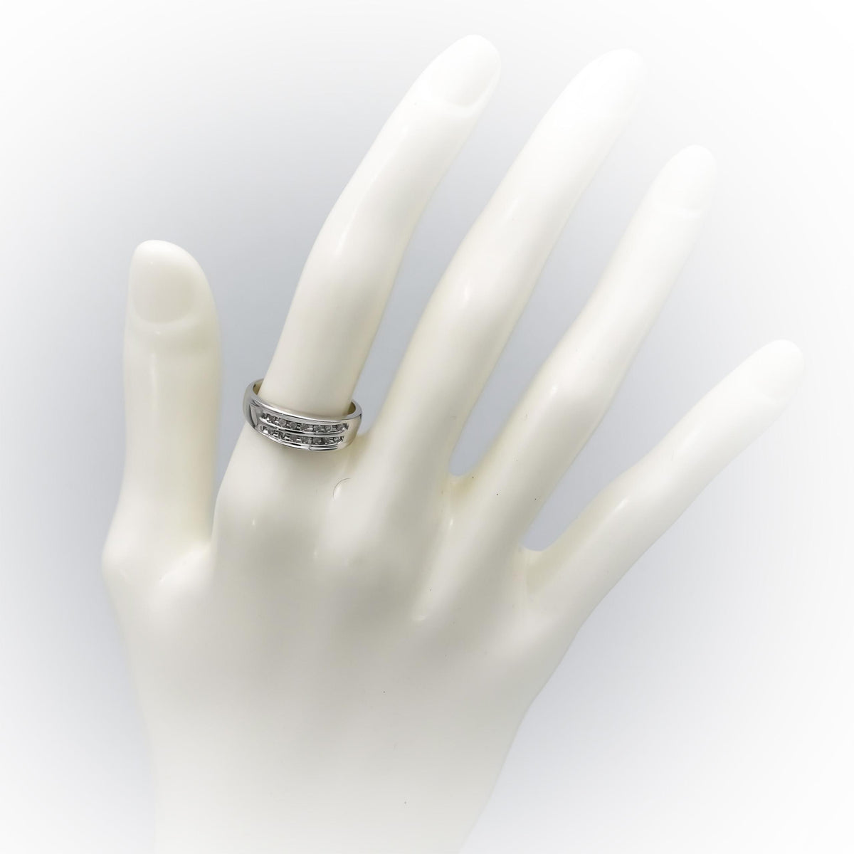 14k White Gold Round Channel Set Two Row Band Ring 0.12CT Size 6.25