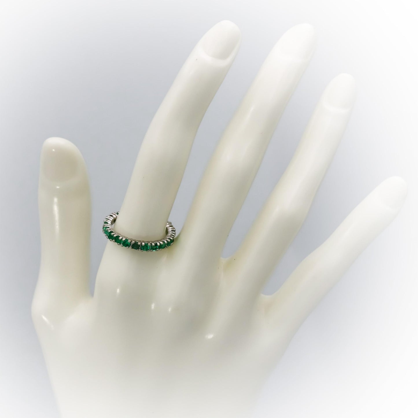 18k White Gold Round Cut Emerald Eternity Band Ring 2.0CT Size 6.75