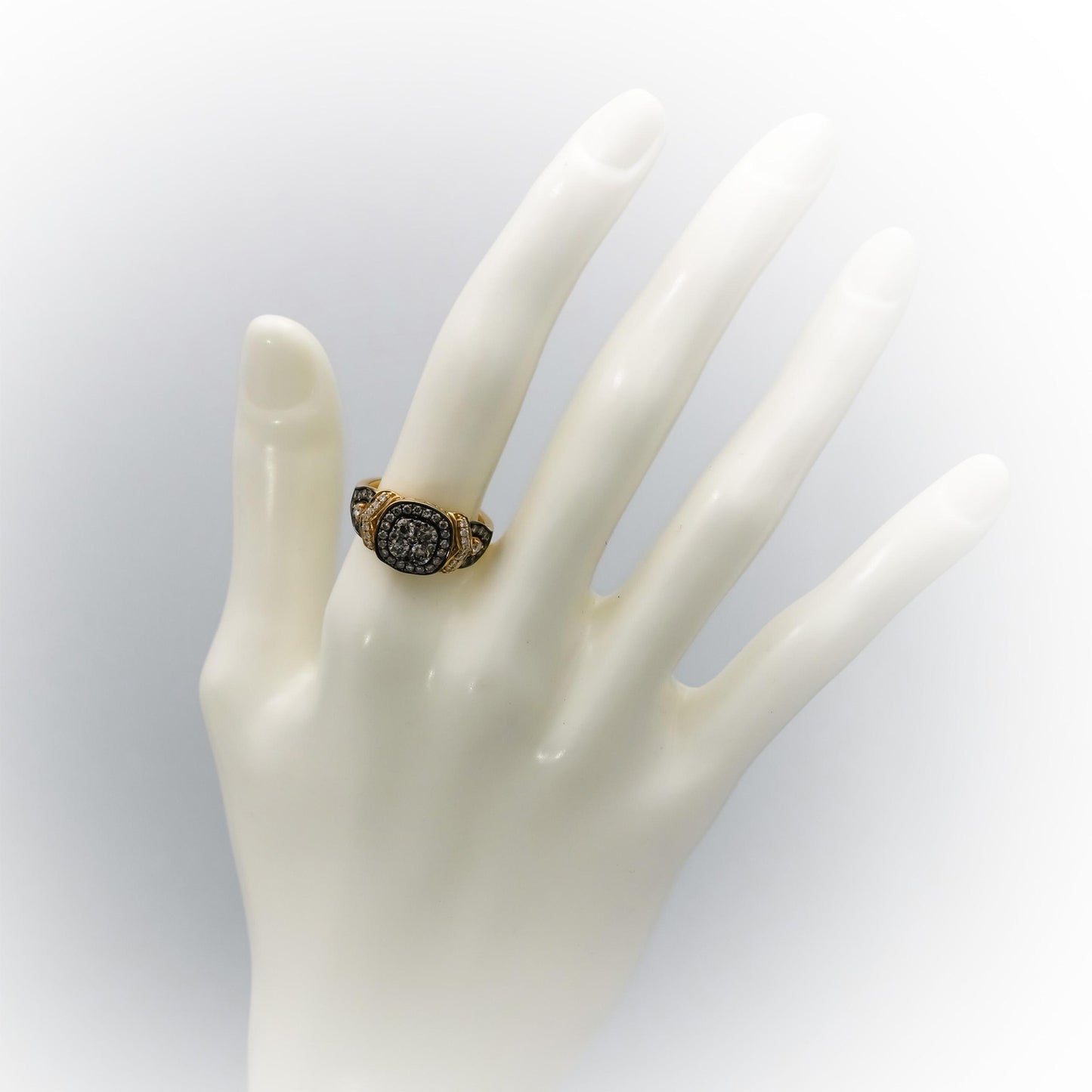 LE VIAN 14k Yellow Gold White and Chocolate Diamond Ring 0.90CT Size 6.75